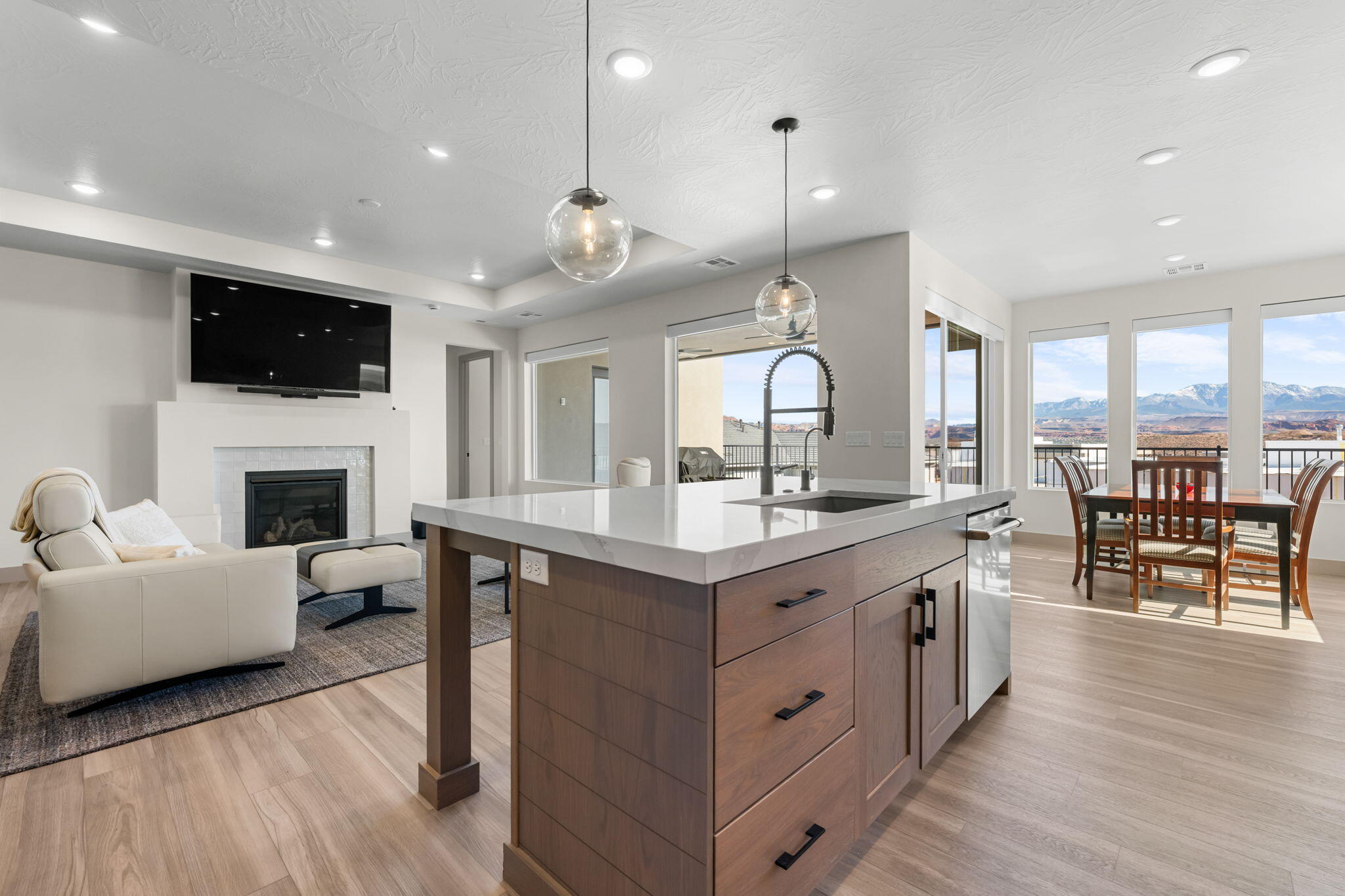 SALARNO HILLS AT DIVARIO - Residential