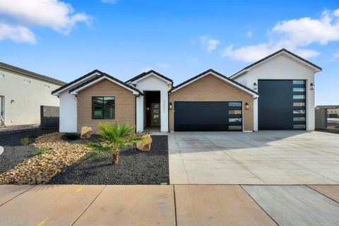 Photo of 4855 W 1930 S, Hurricane, UT 84737 (MLS # 26-271697)