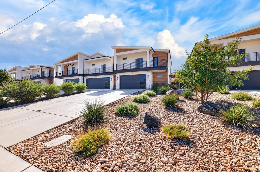 Photo of 754 E Desert Cactus DR, Washington, UT 84780 (MLS # 26-276806)