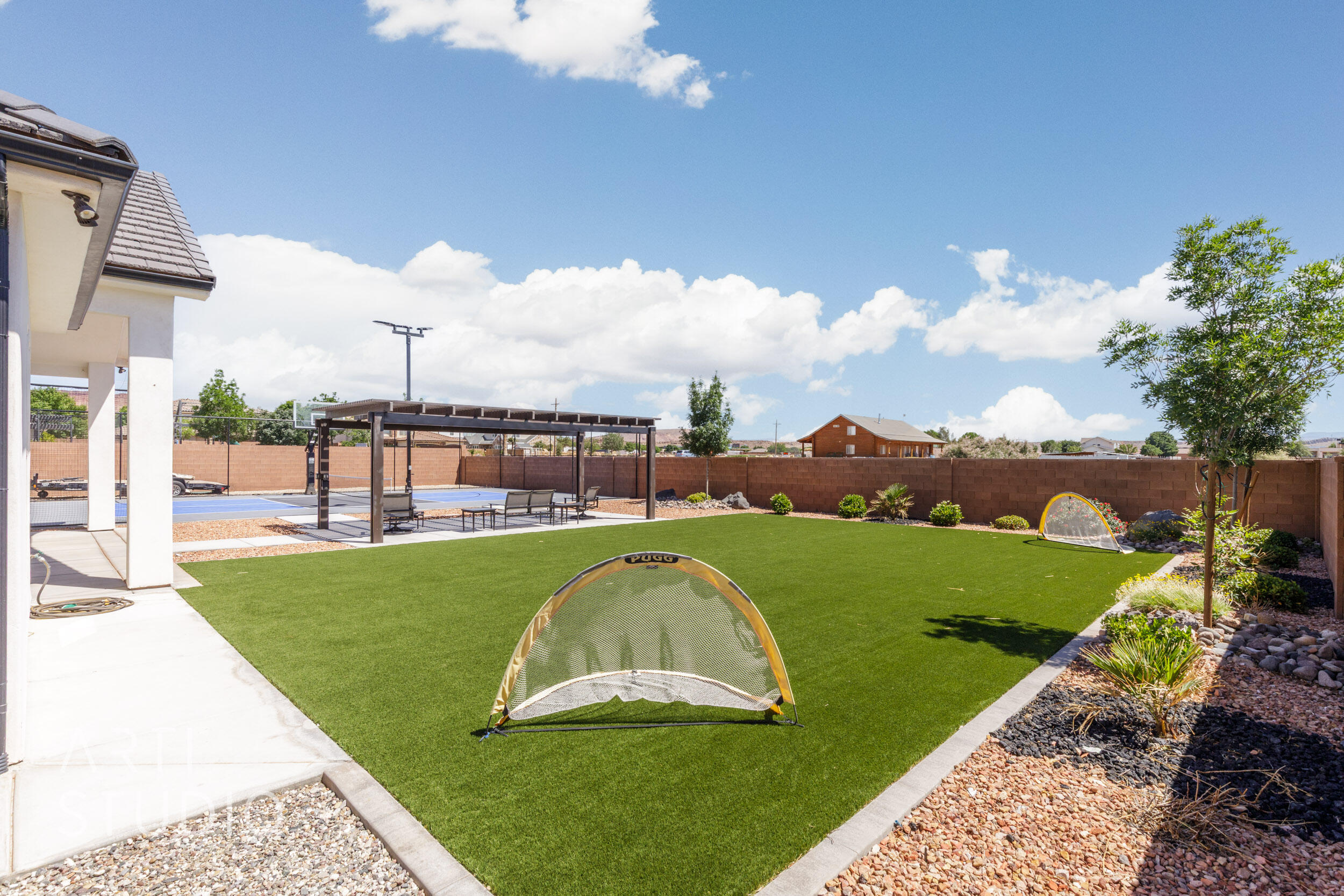 COBBLESTONE FIELDS (W) - Residential