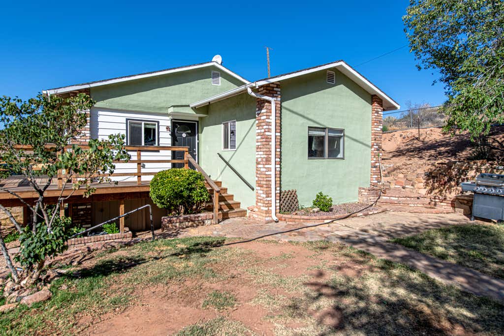 Photo of 527 N Main ST, Hurricane, UT 84737 (MLS # 26-275096)