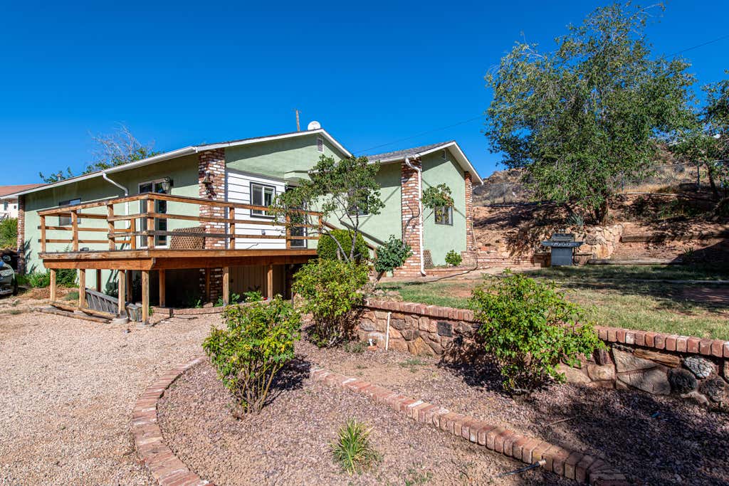 Photo of 527 N Main ST, Hurricane, UT 84737 (MLS # 26-275096)