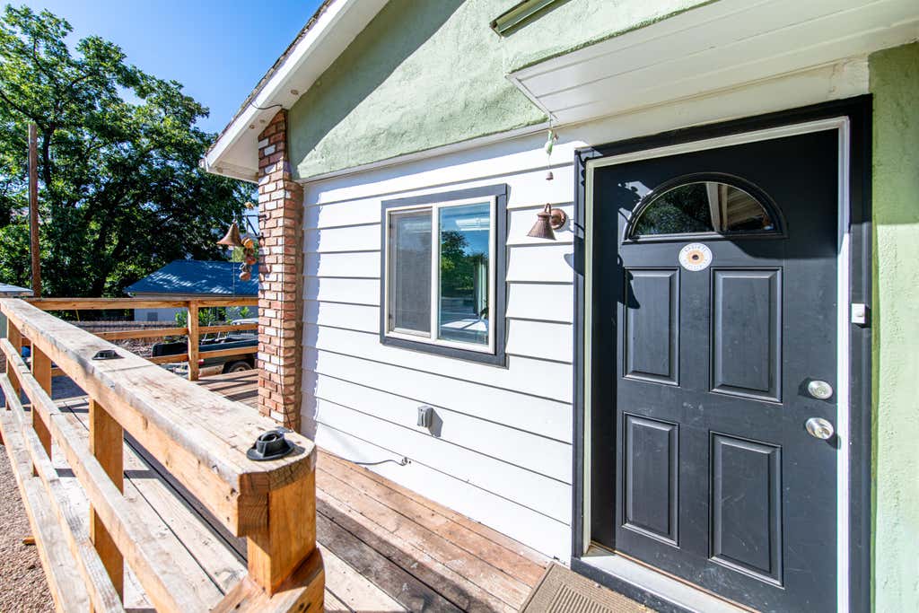 Photo of 527 N Main ST, Hurricane, UT 84737 (MLS # 26-275096)