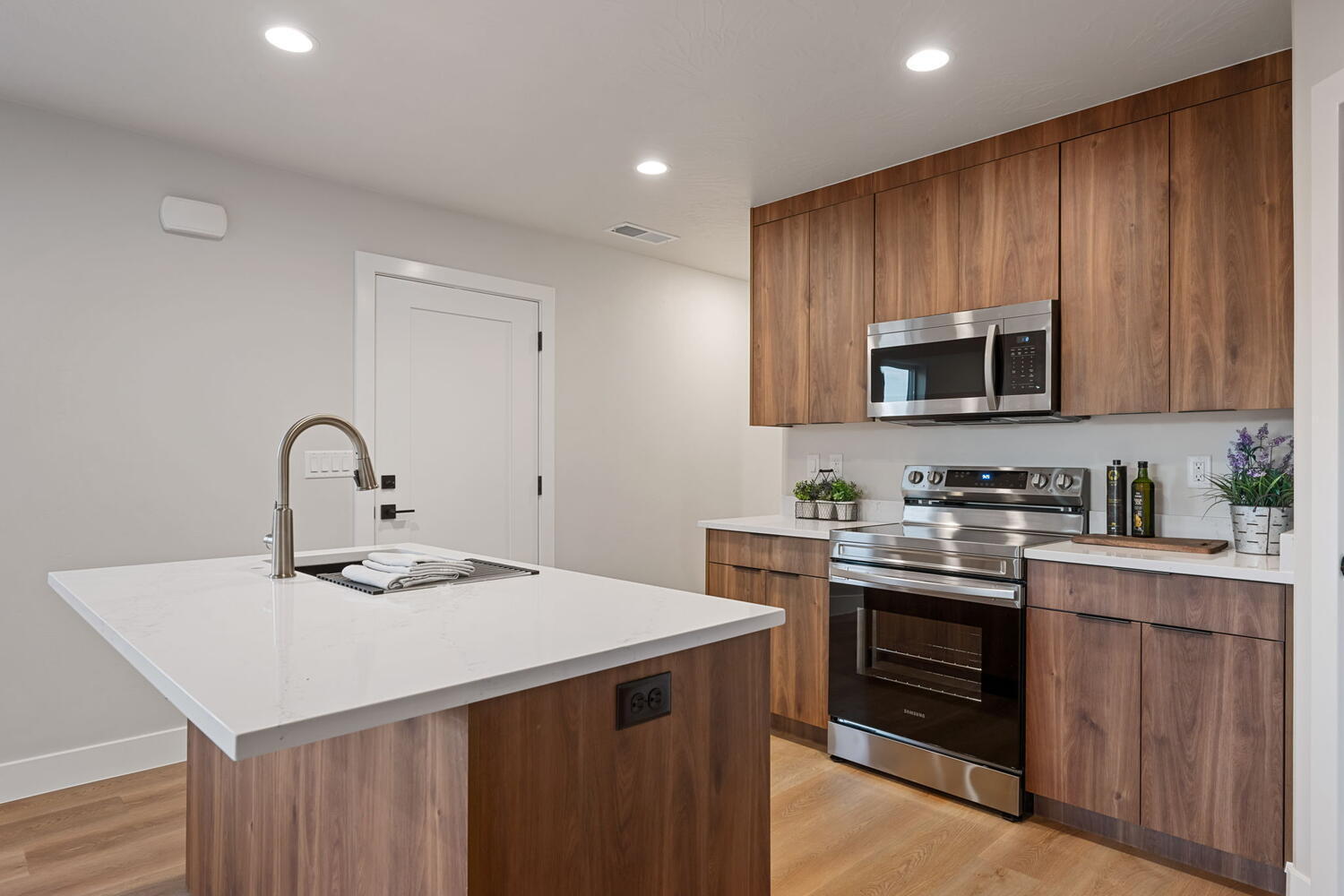 LAKESIDE STUCKI FARMS - Residential