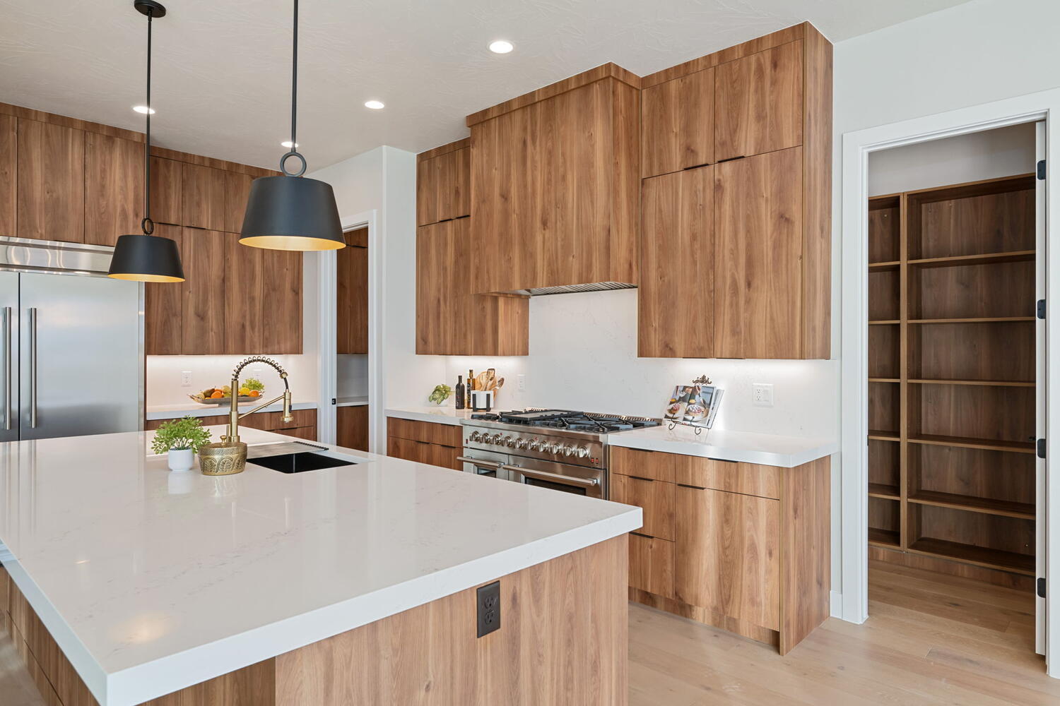 LAKESIDE STUCKI FARMS - Residential