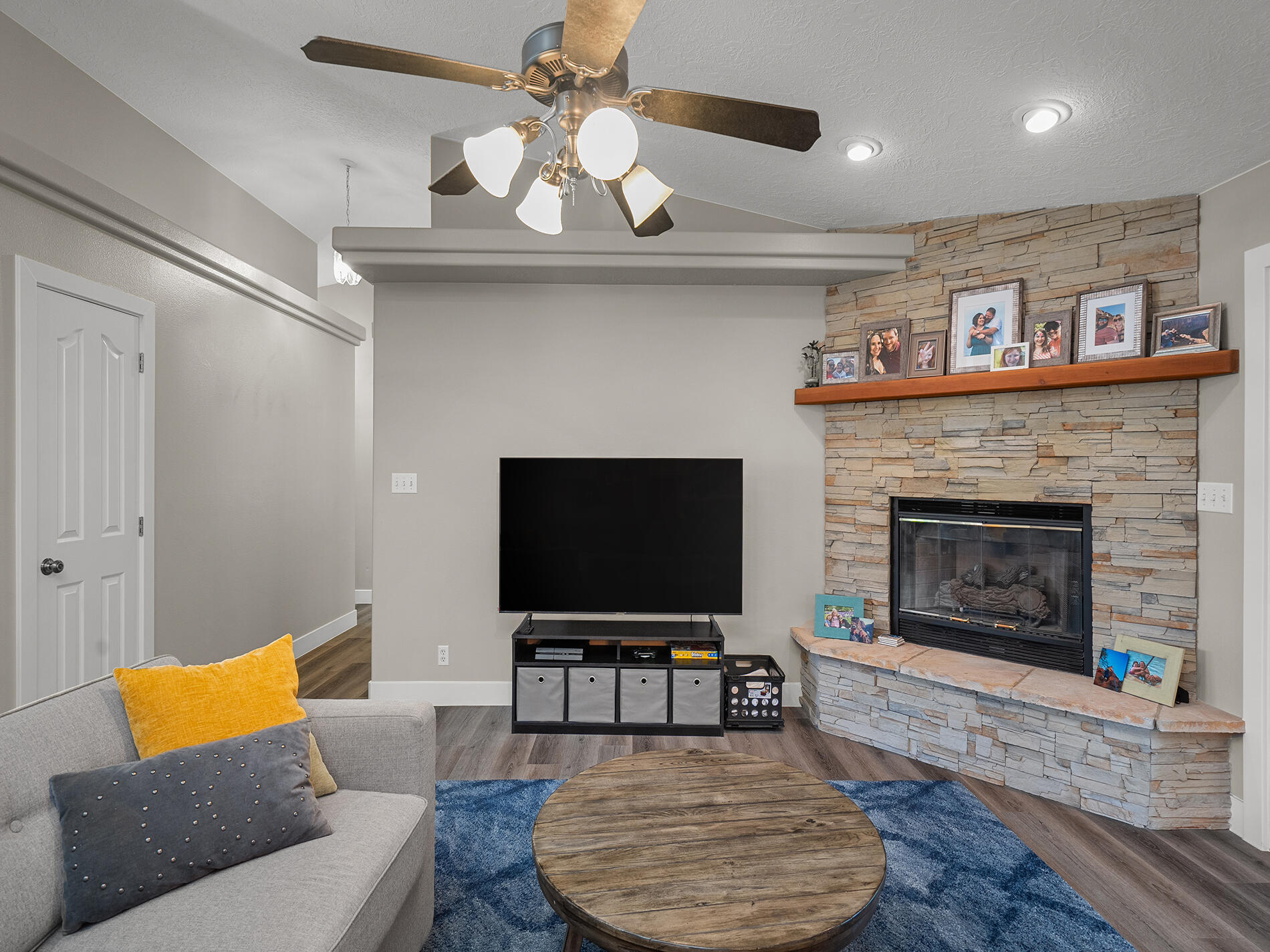 SPRING HILL ESTATES - Residential