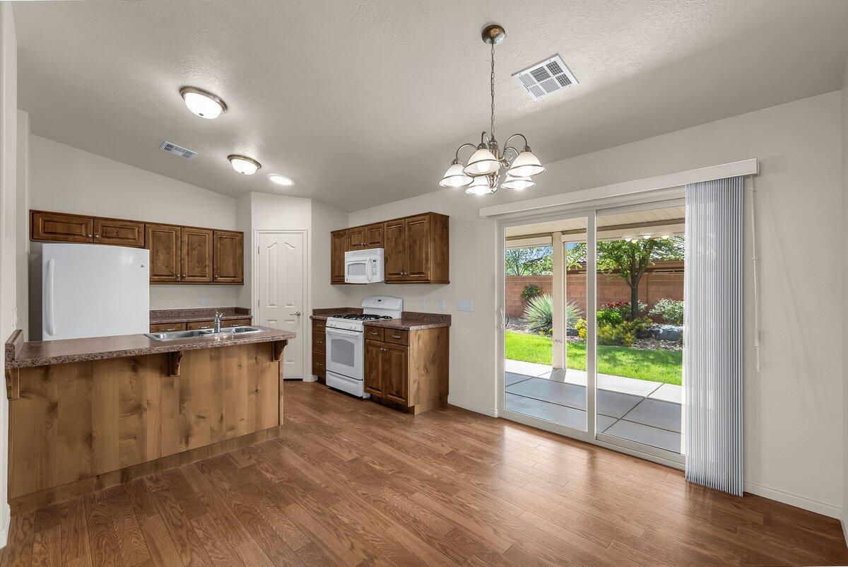 SUN CREST WEST - Residential