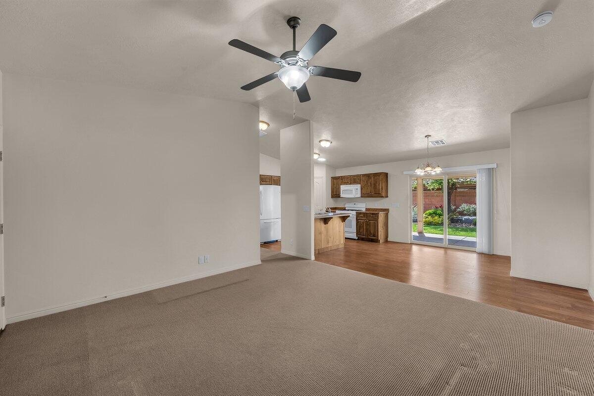 SUN CREST WEST - Residential