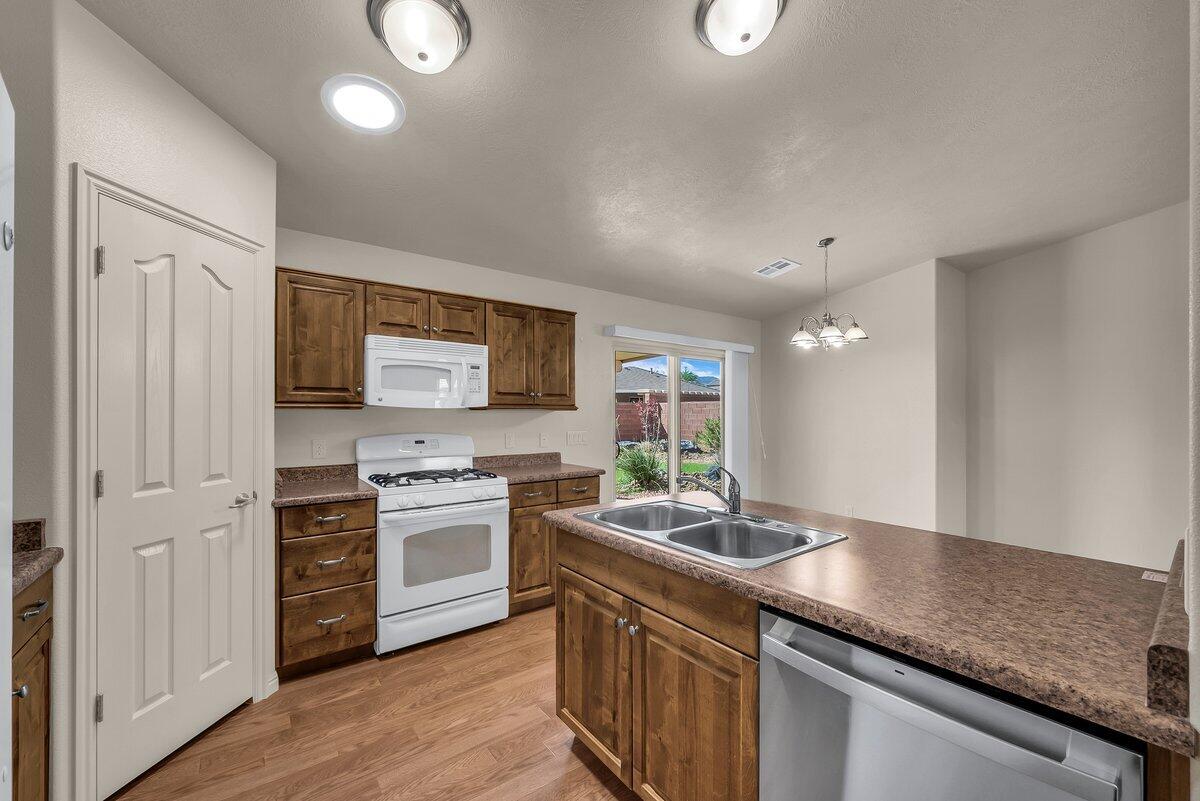 SUN CREST WEST - Residential