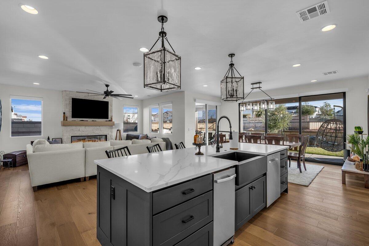 AUBURN HILLS - Residential