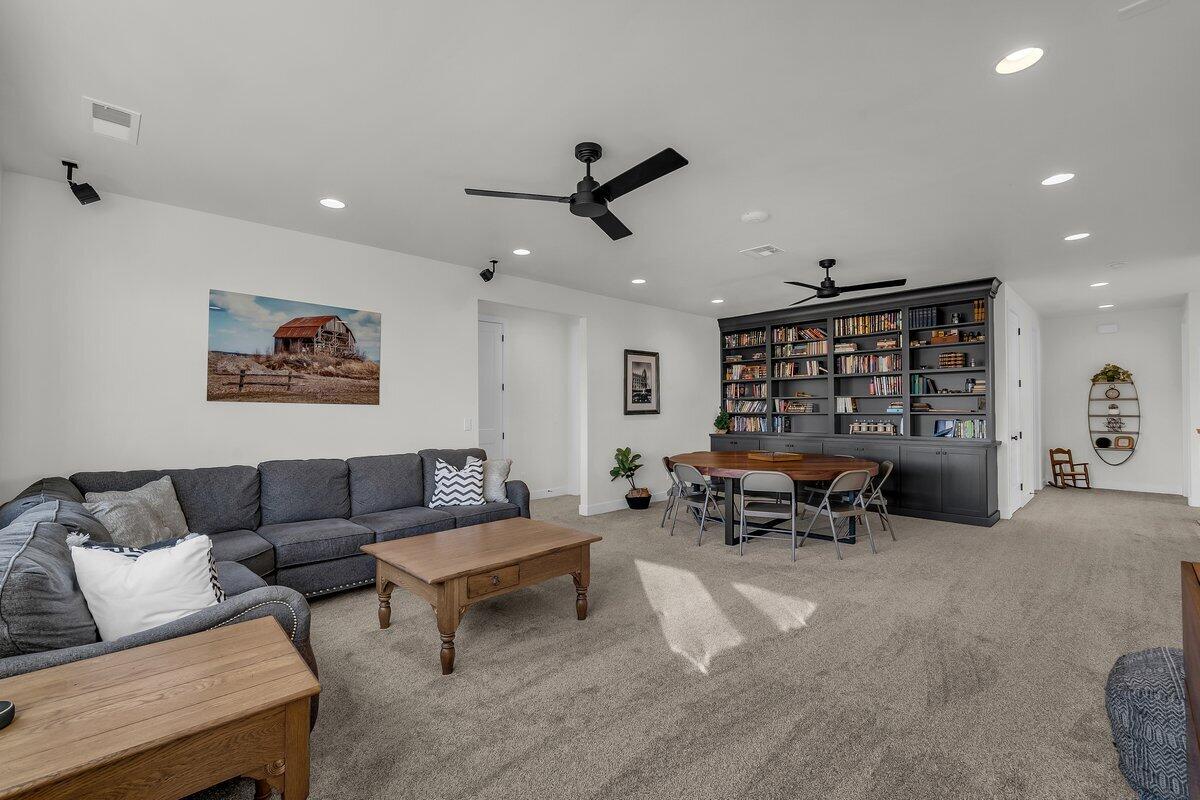 AUBURN HILLS - Residential