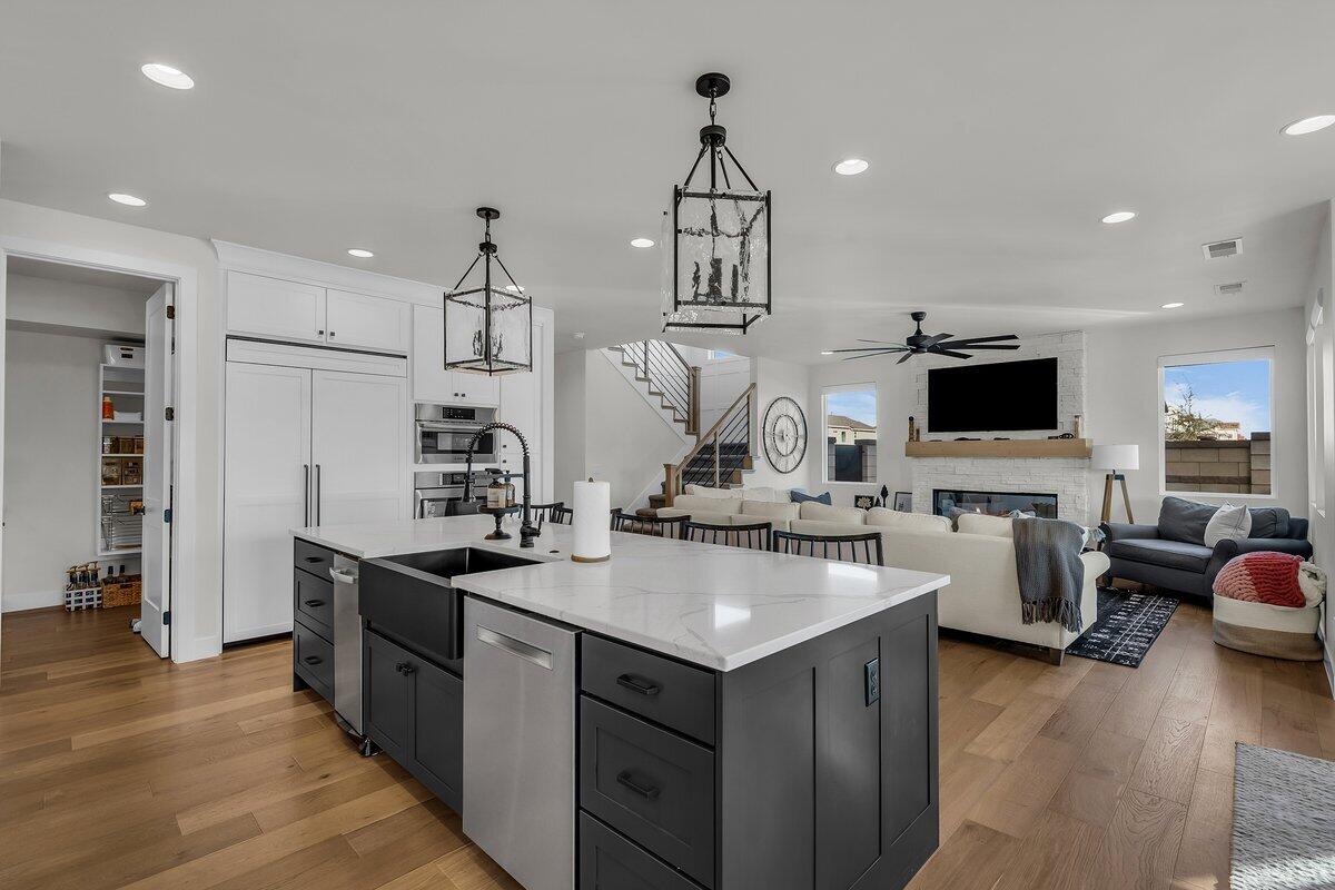 AUBURN HILLS - Residential