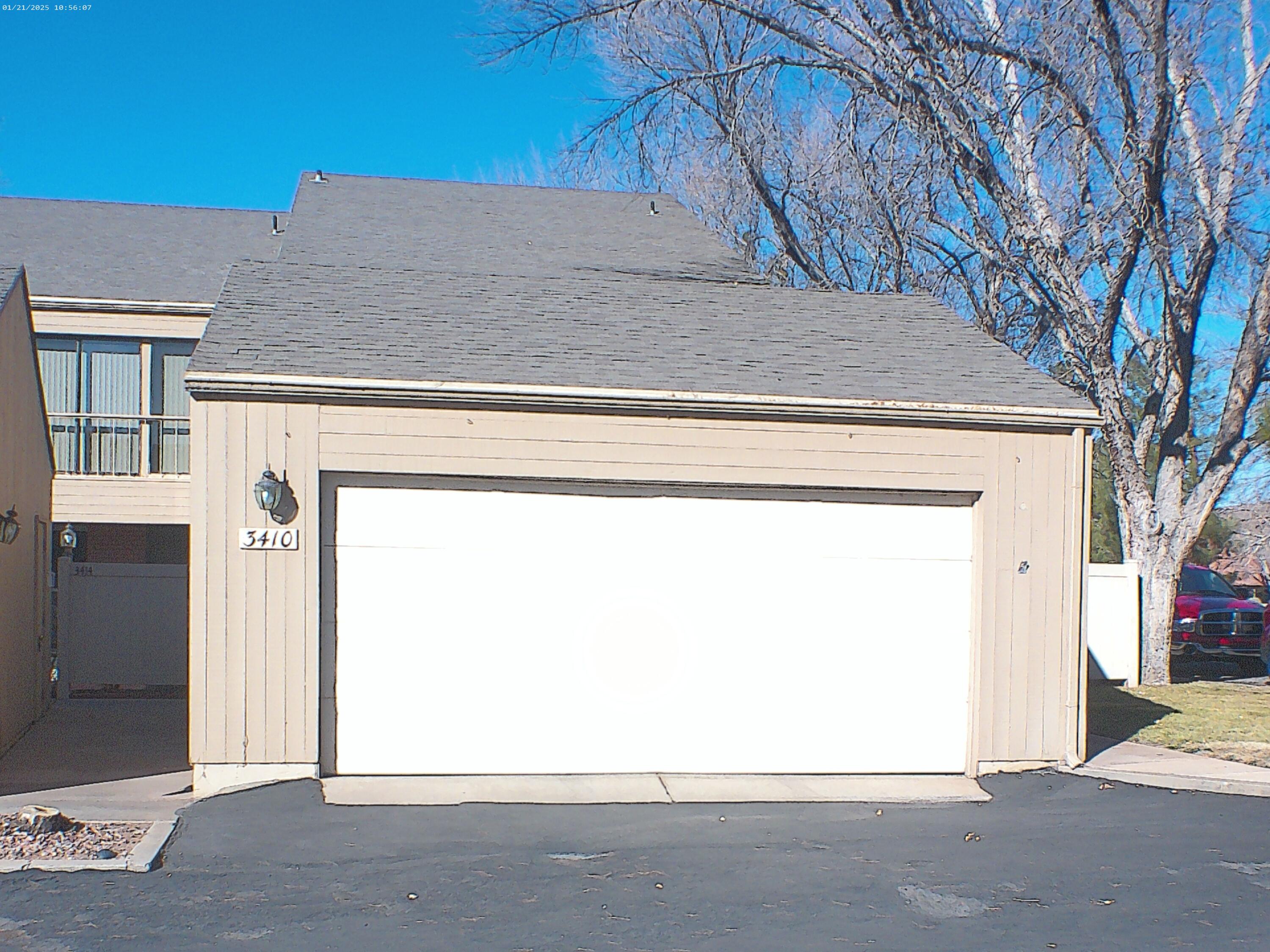 Enjoy this spacious townhouse with golf course view right on the back patio! This home has been lived in by the same tenant for 16 years. She would like to remain in the home if possible.  Perfect investment opportunity! Please contact agent for showings or information.