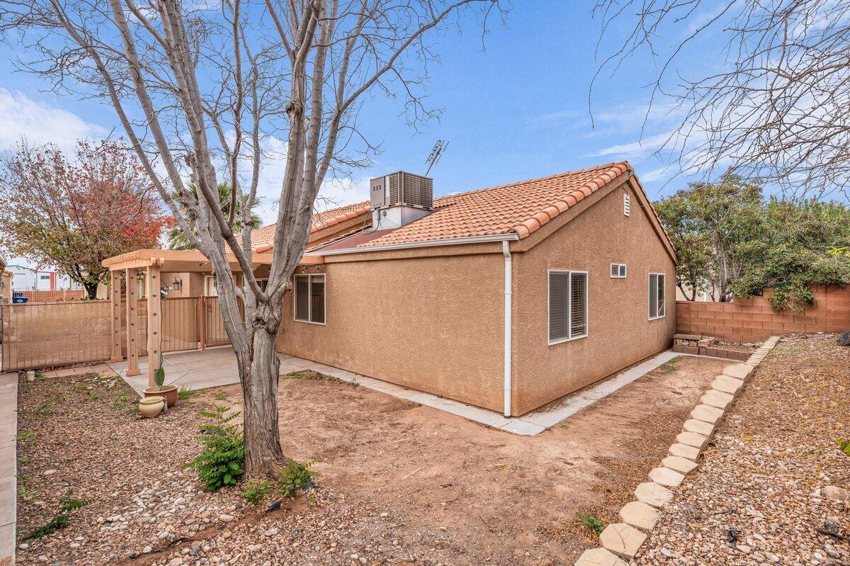 SHADOW CANYON - Residential