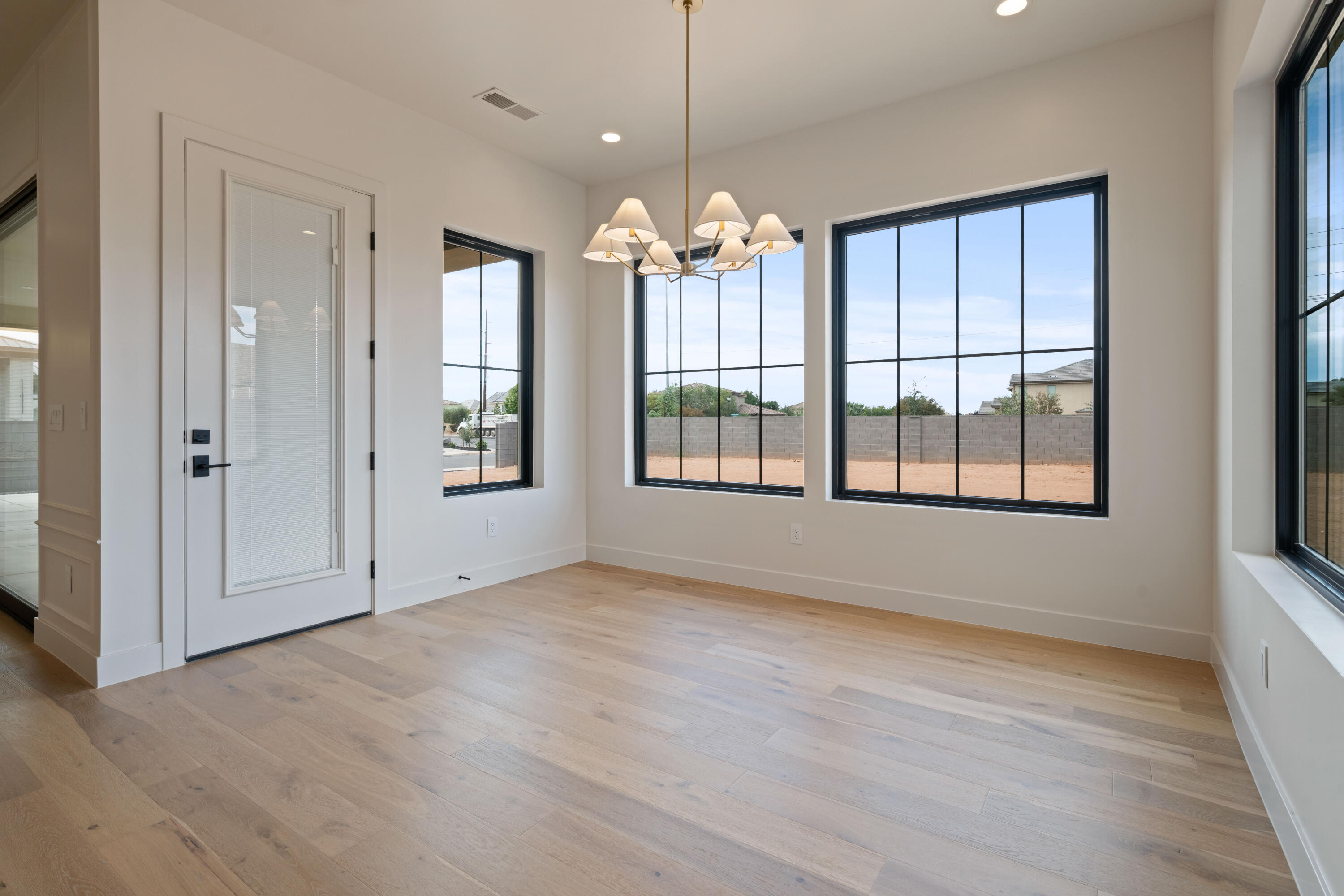 QUEENSRIDGE - Residential