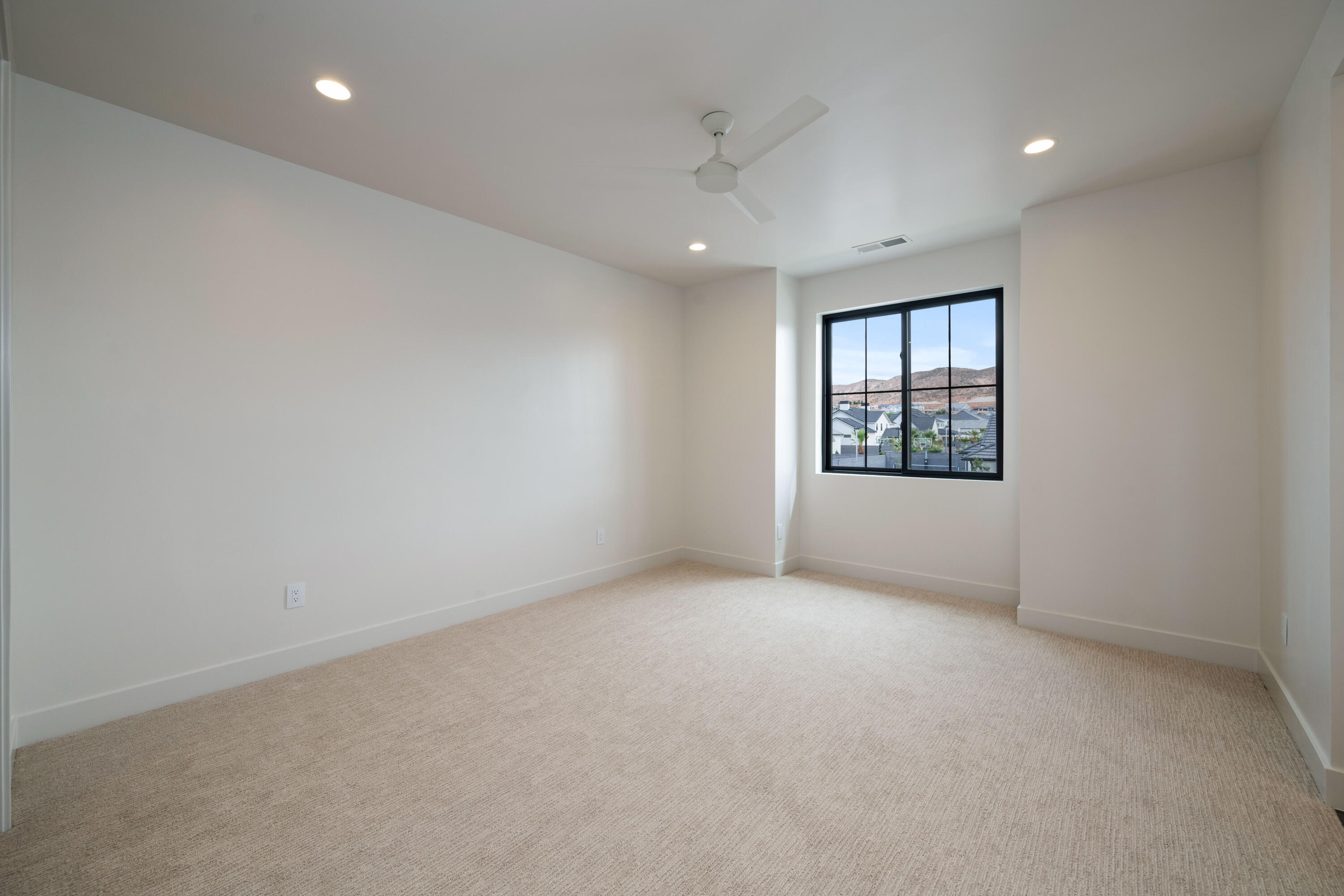 QUEENSRIDGE - Residential