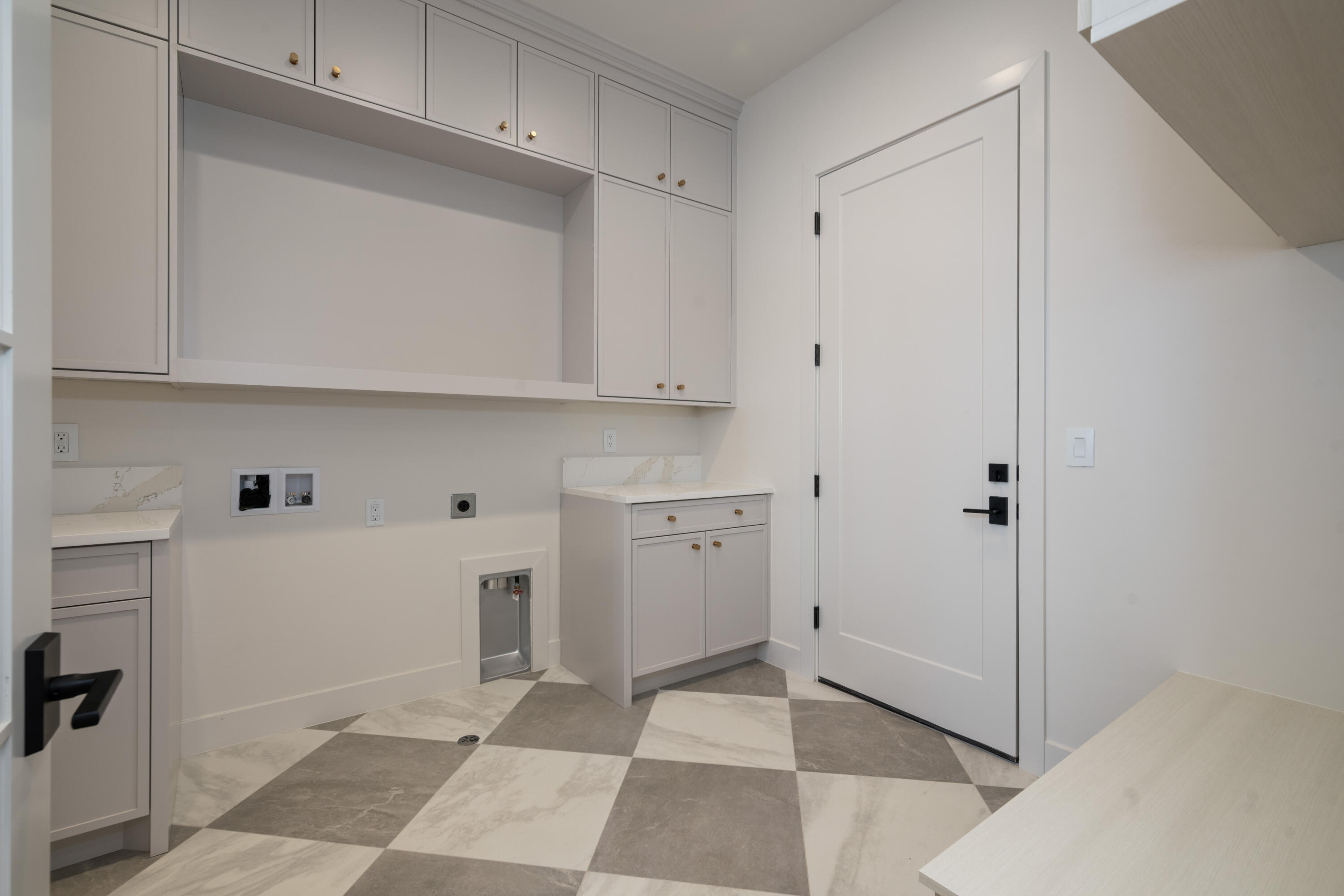 QUEENSRIDGE - Residential