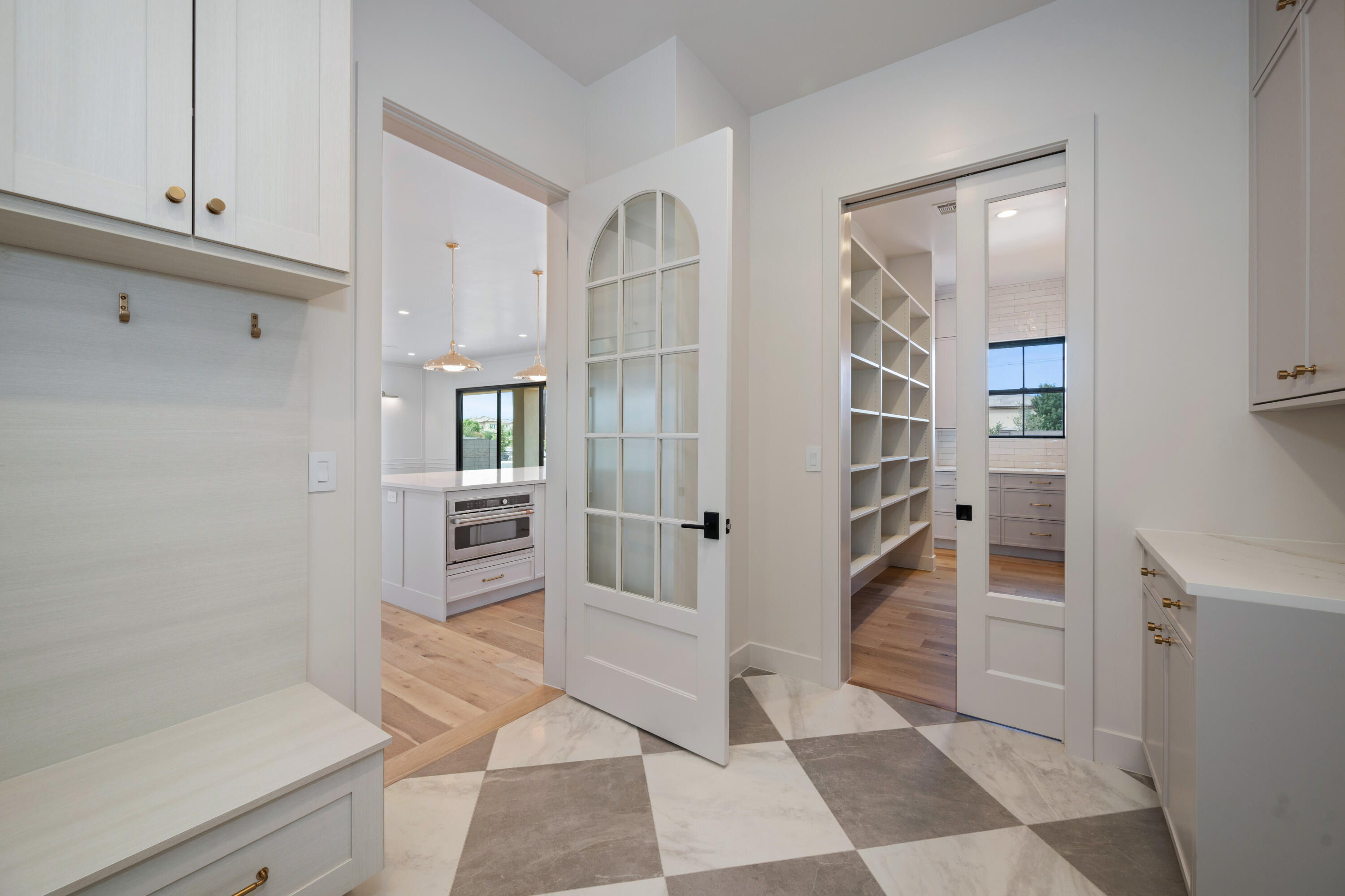 QUEENSRIDGE - Residential