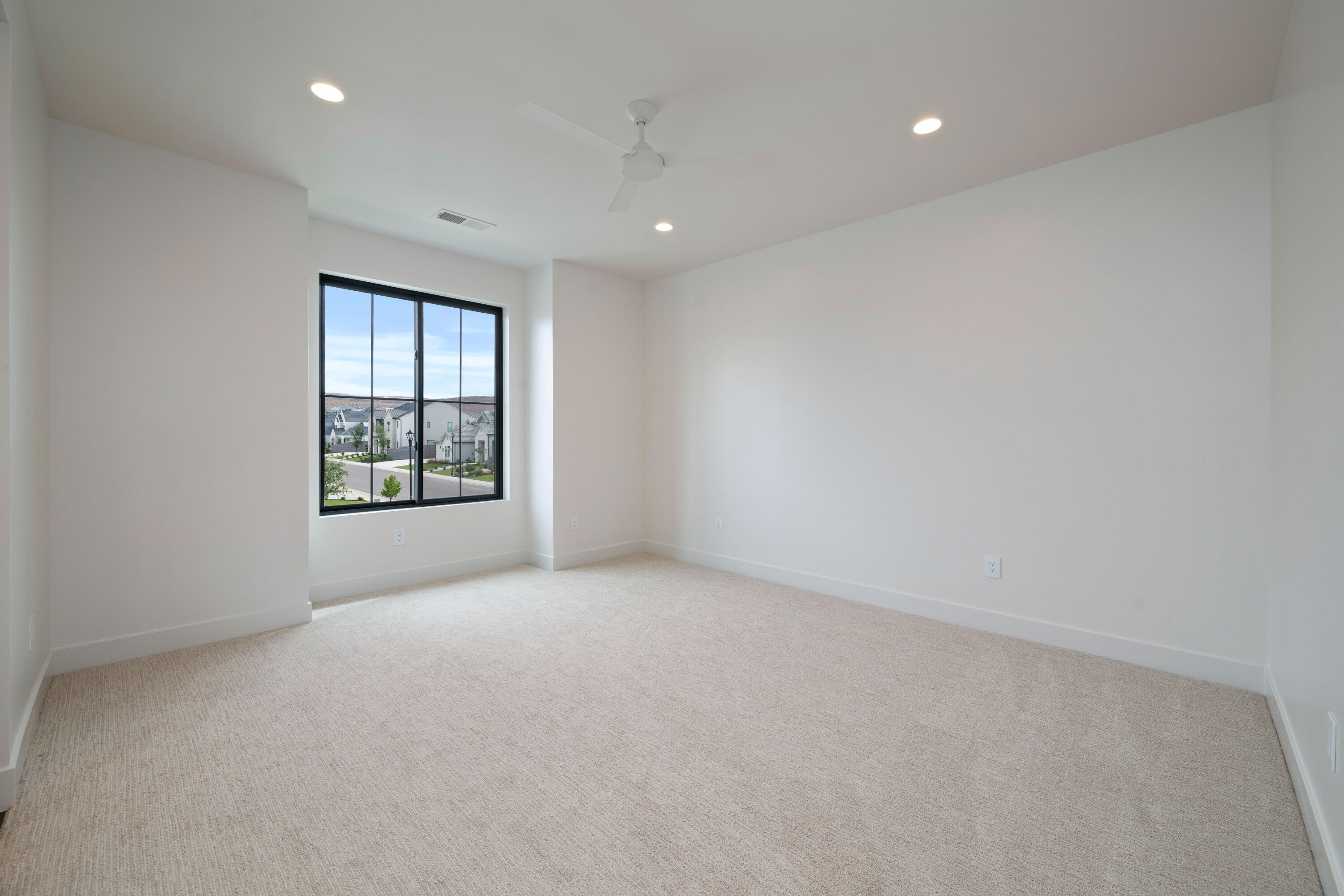 QUEENSRIDGE - Residential