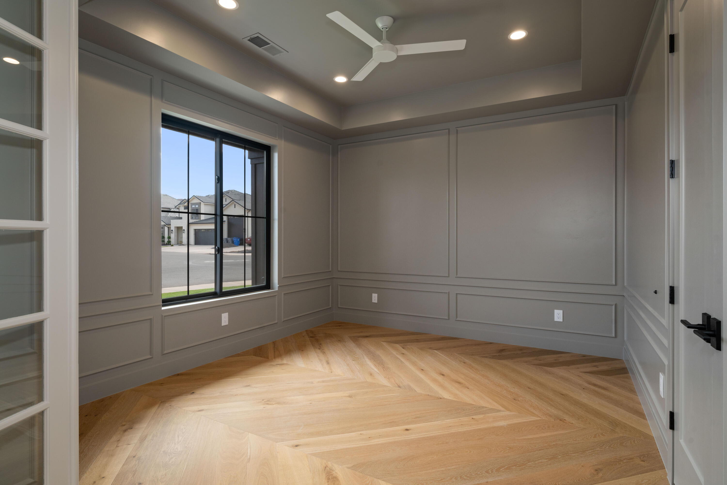 QUEENSRIDGE - Residential