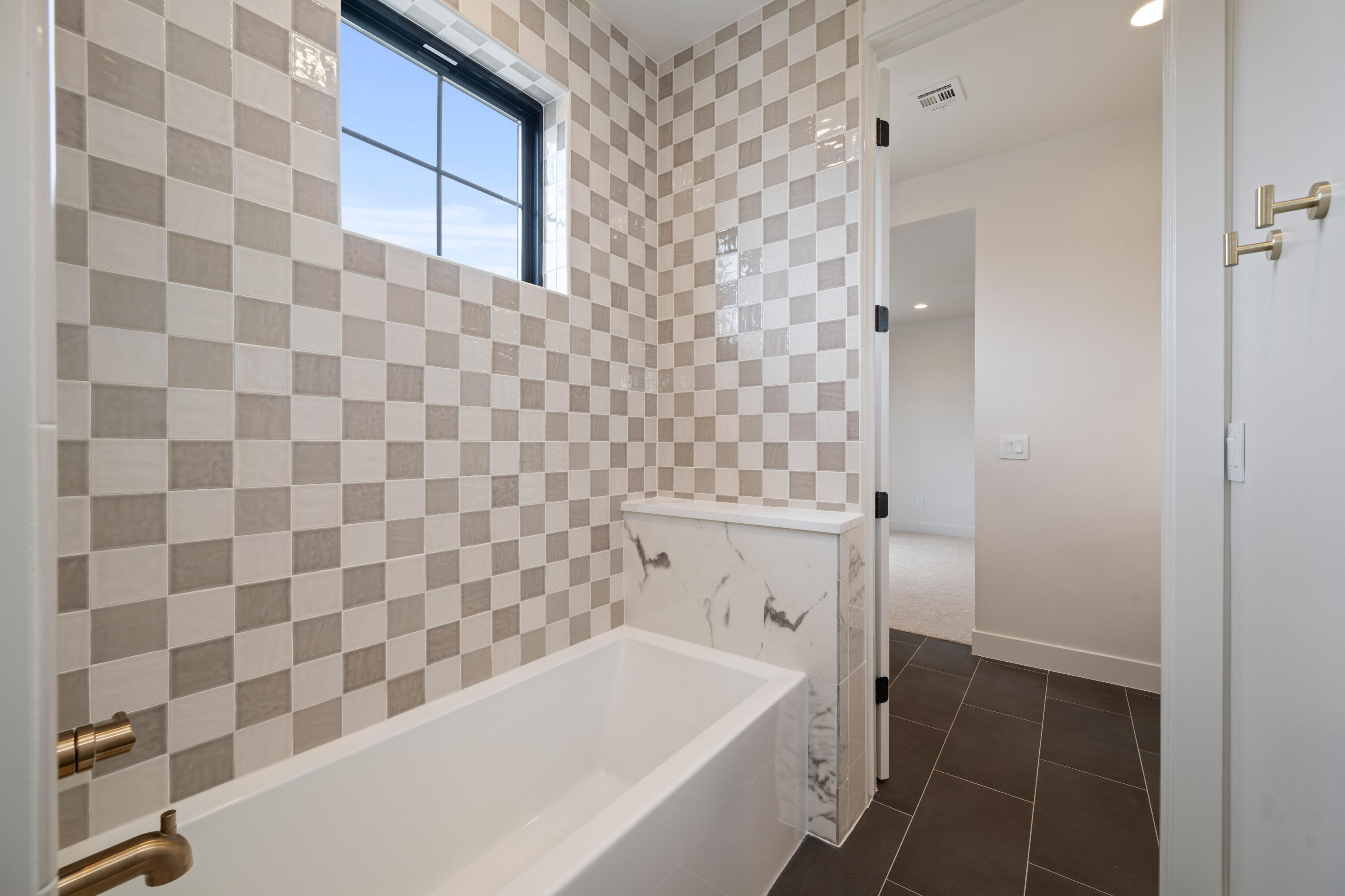 QUEENSRIDGE - Residential