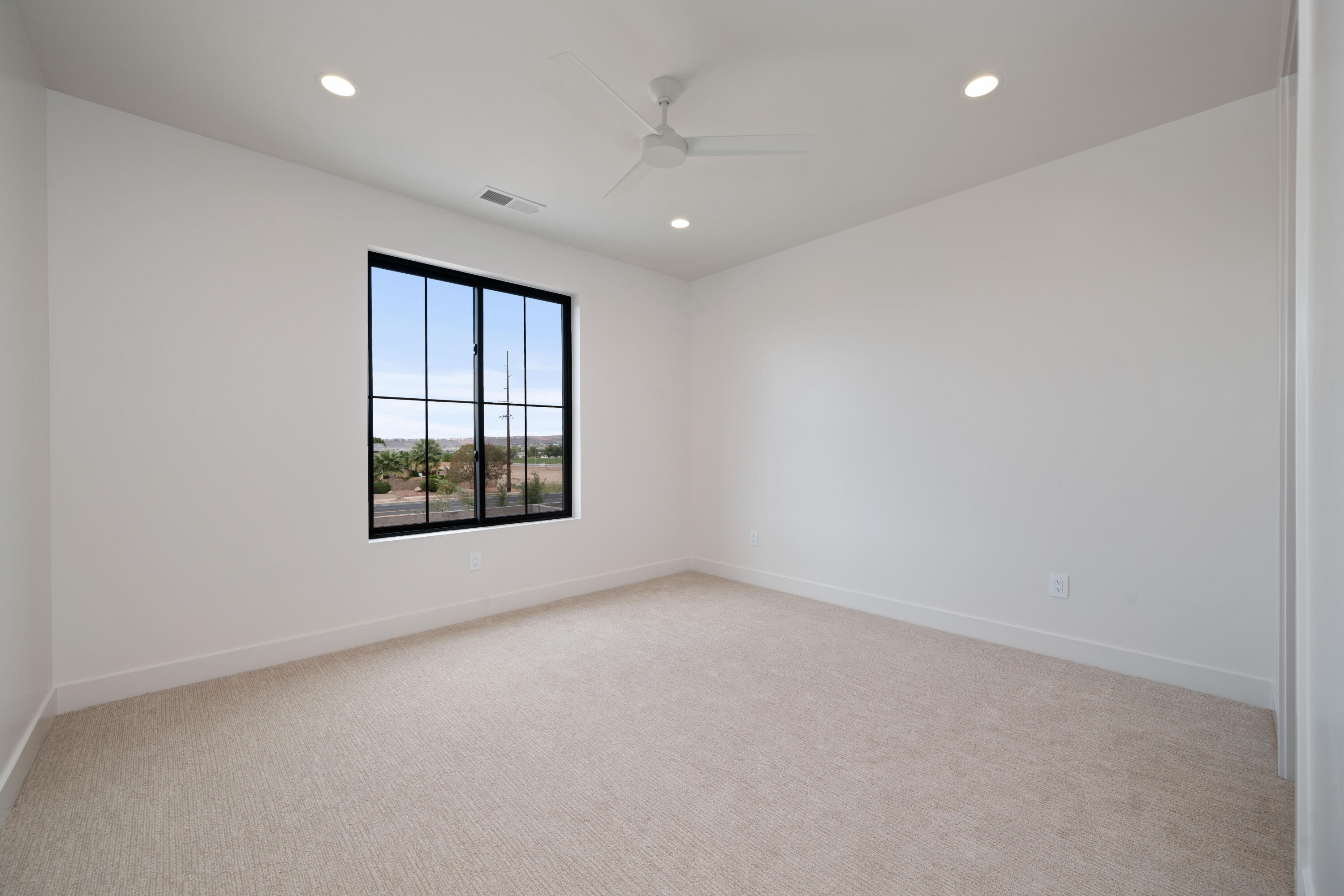 QUEENSRIDGE - Residential