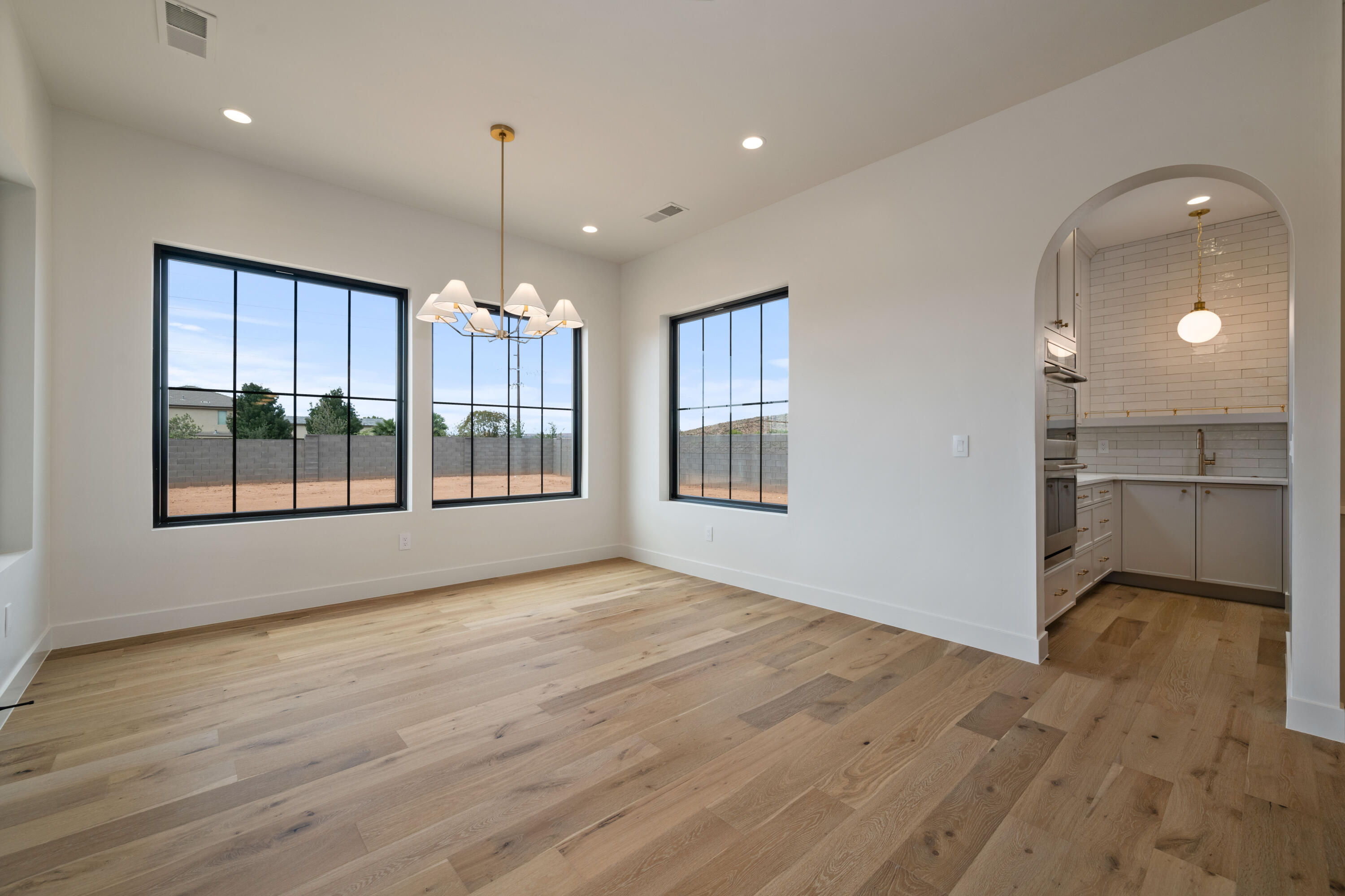 QUEENSRIDGE - Residential