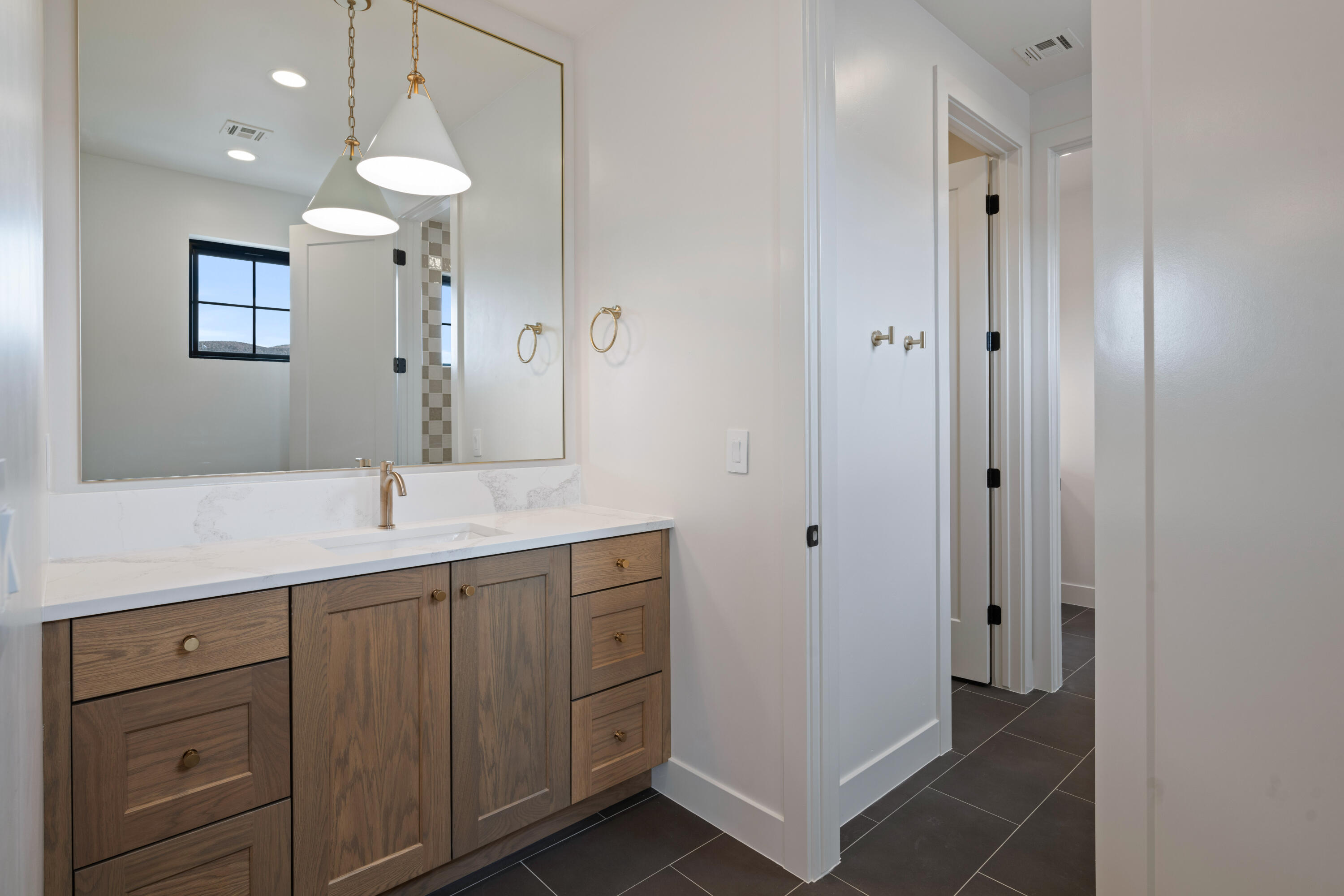 QUEENSRIDGE - Residential