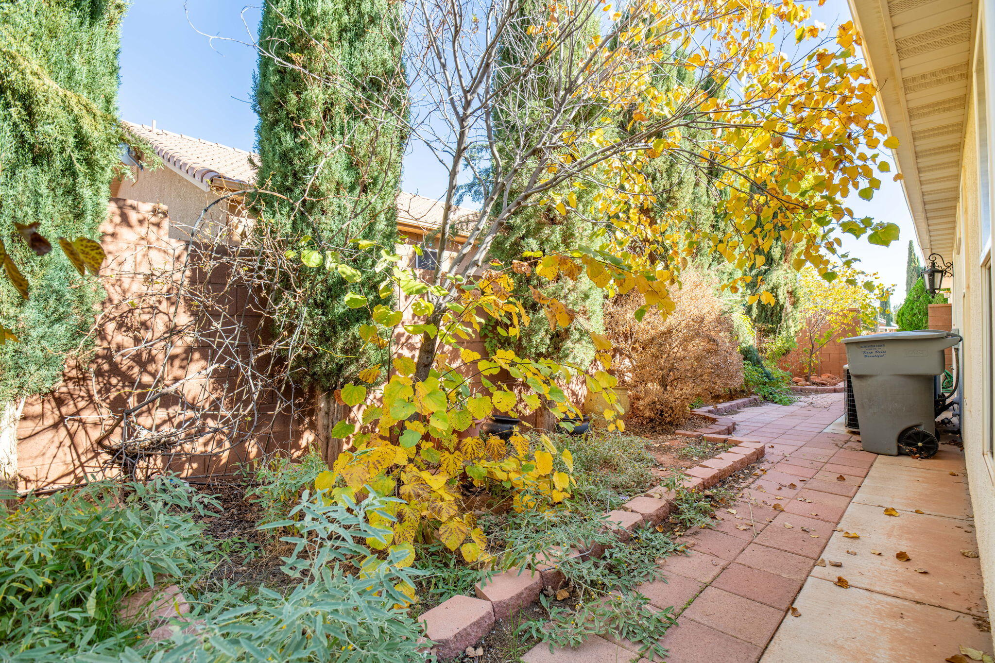 RED MOUNTAIN TOWNHOMES - Residential