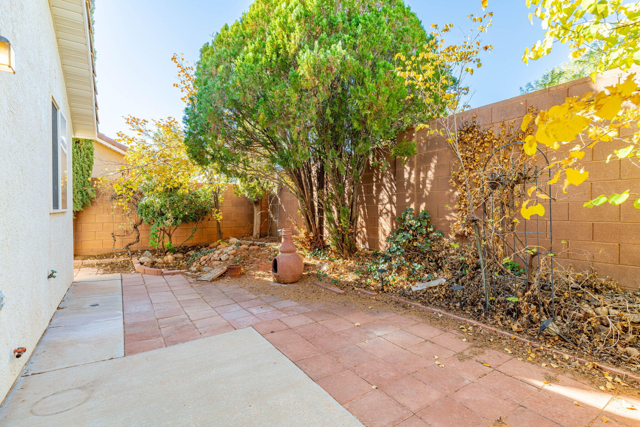 RED MOUNTAIN TOWNHOMES - Residential