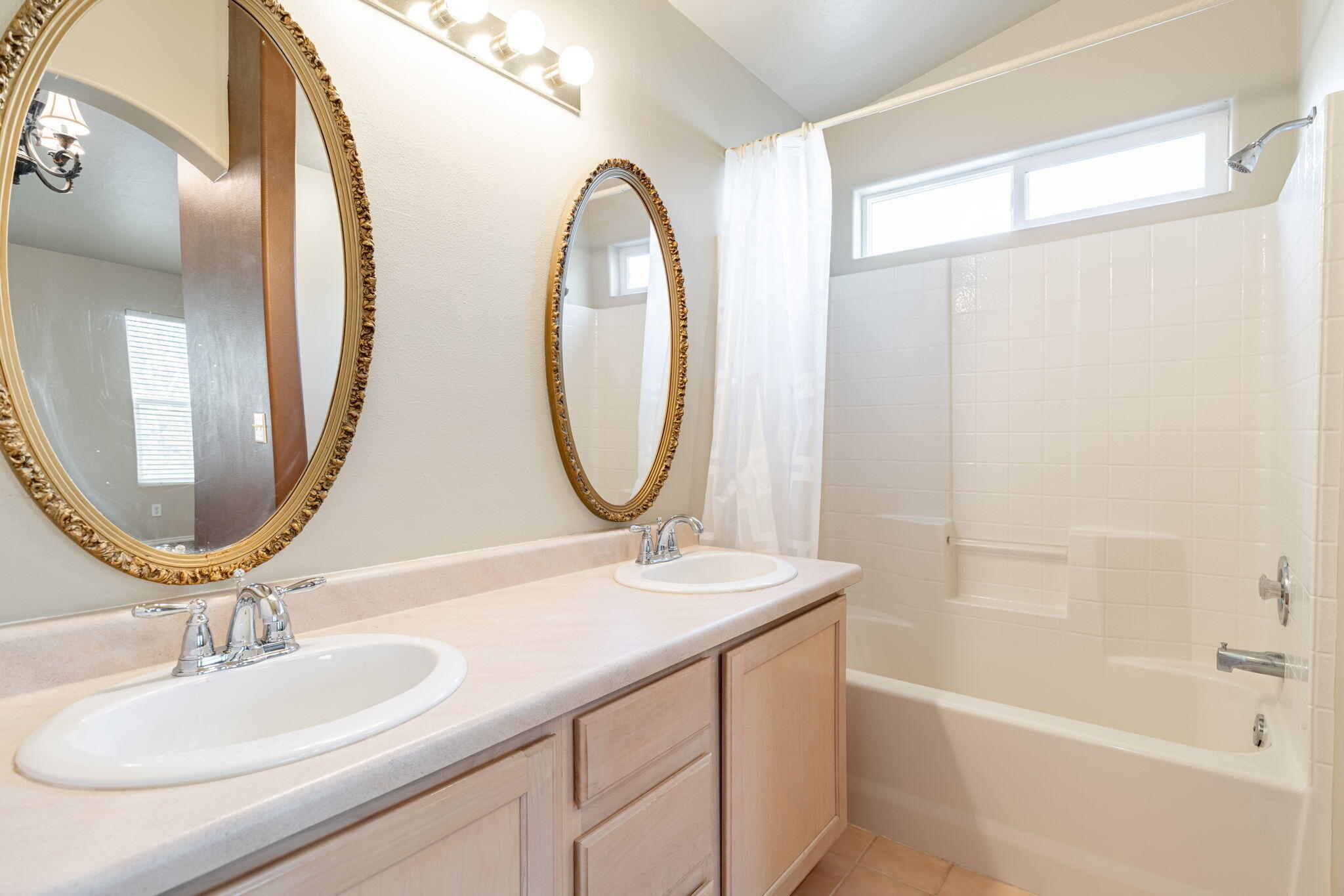 RED MOUNTAIN TOWNHOMES - Residential