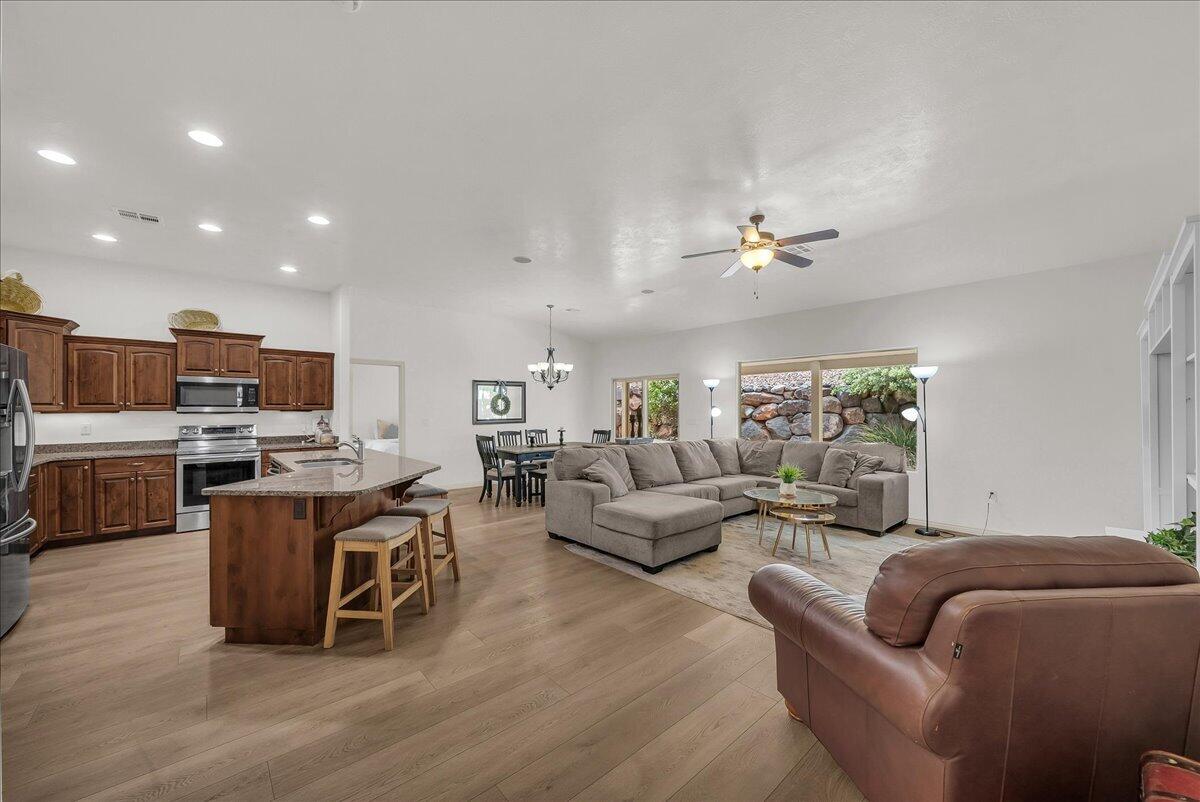 161 N Acantilado DR