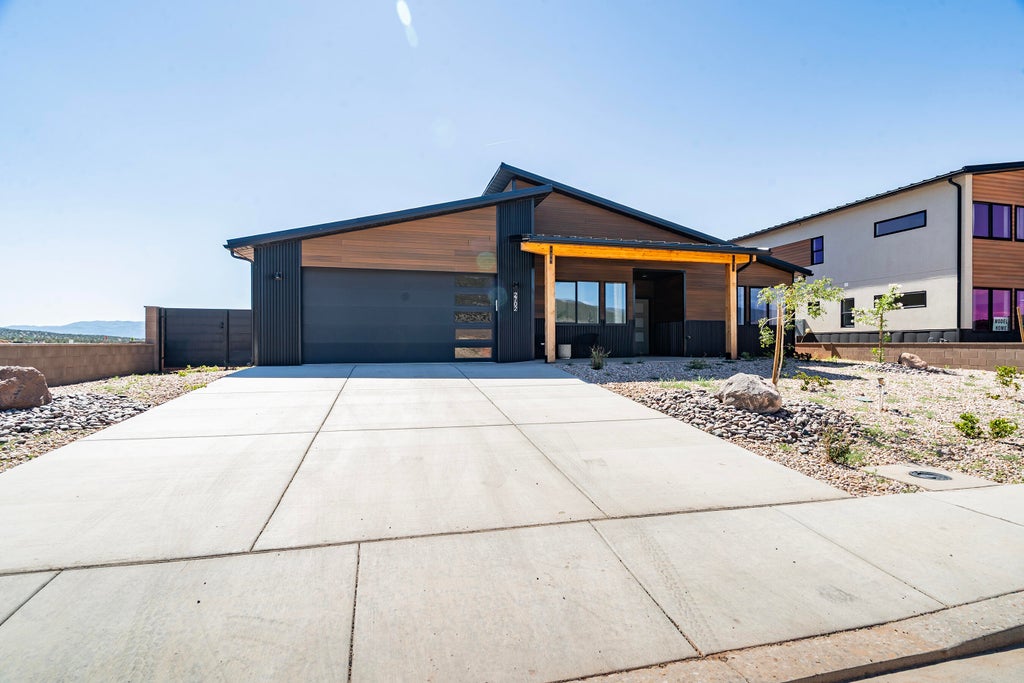 Photo of 2702 S Mann LN, Cedar City, UT 84720 (MLS # 26-273654)