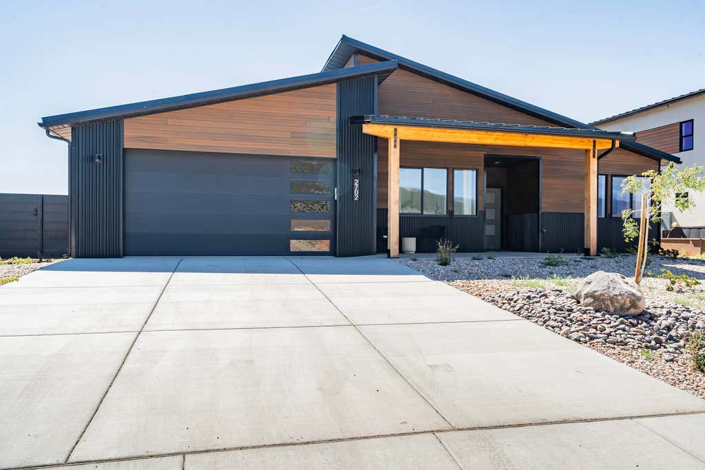 Photo of 2702 S Mann LN, Cedar City, UT 84720 (MLS # 26-273654)