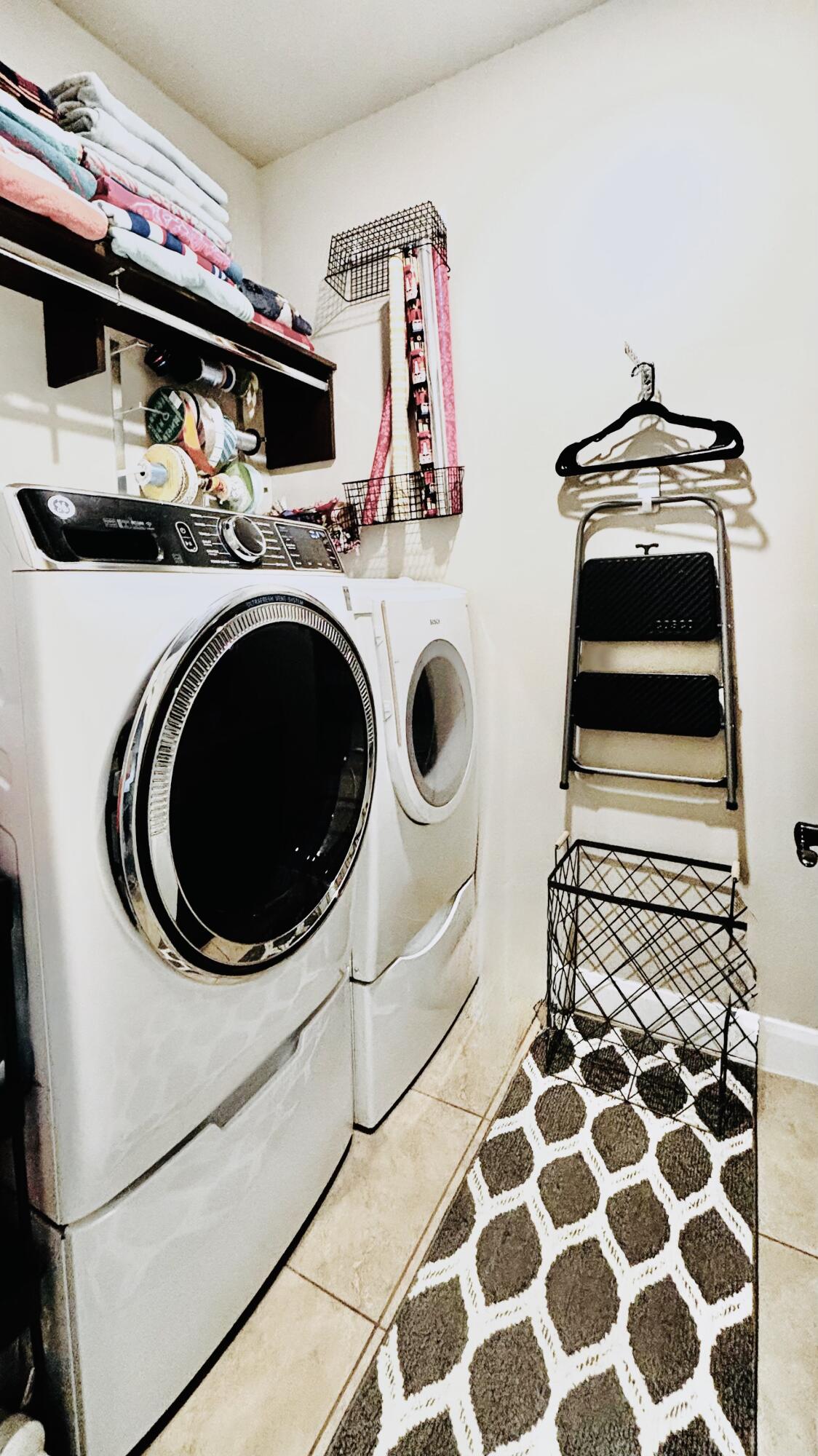 SKY RIDGE - Residential