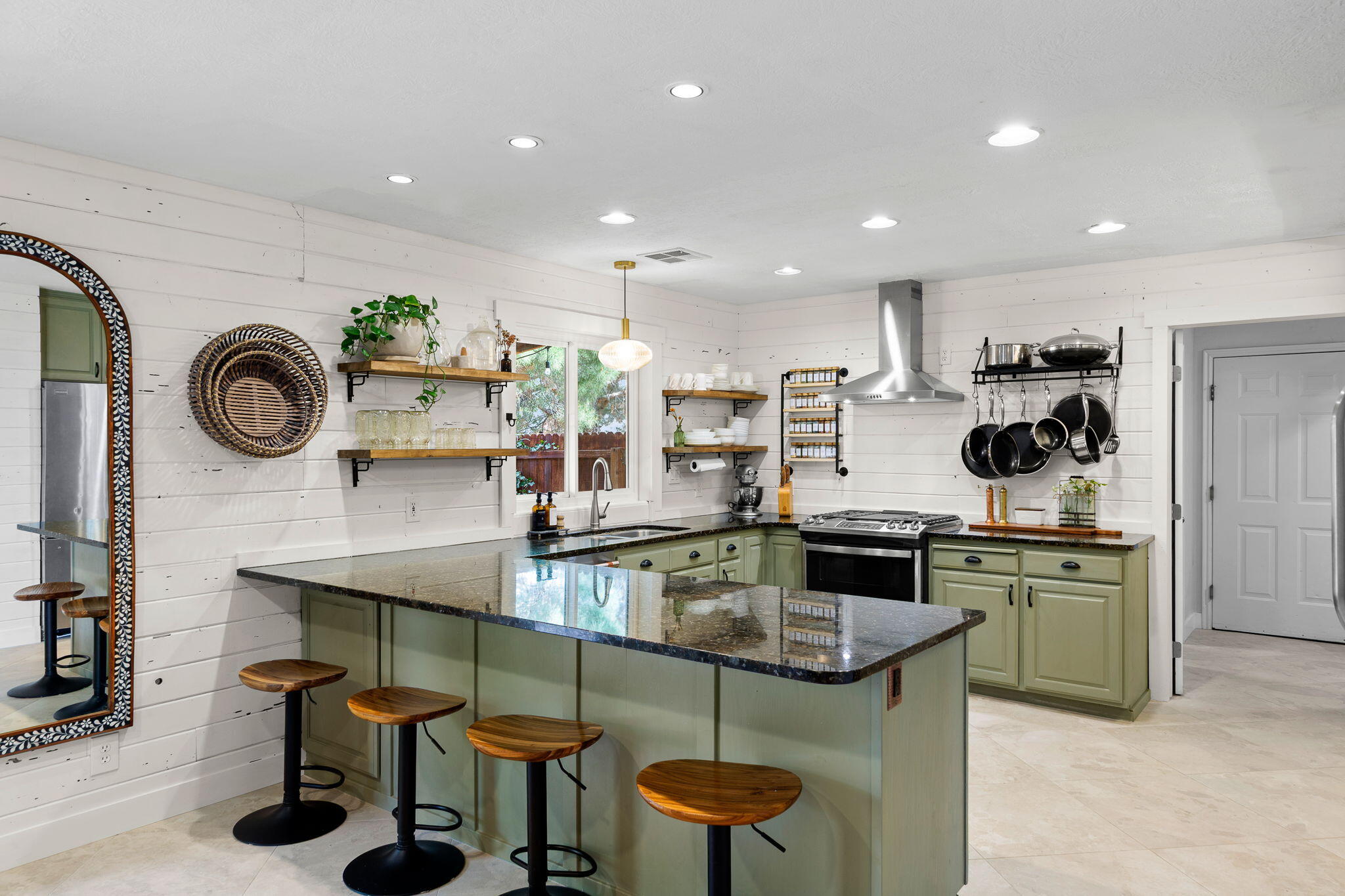 DIAMOND VALLEY ACRES - Residential