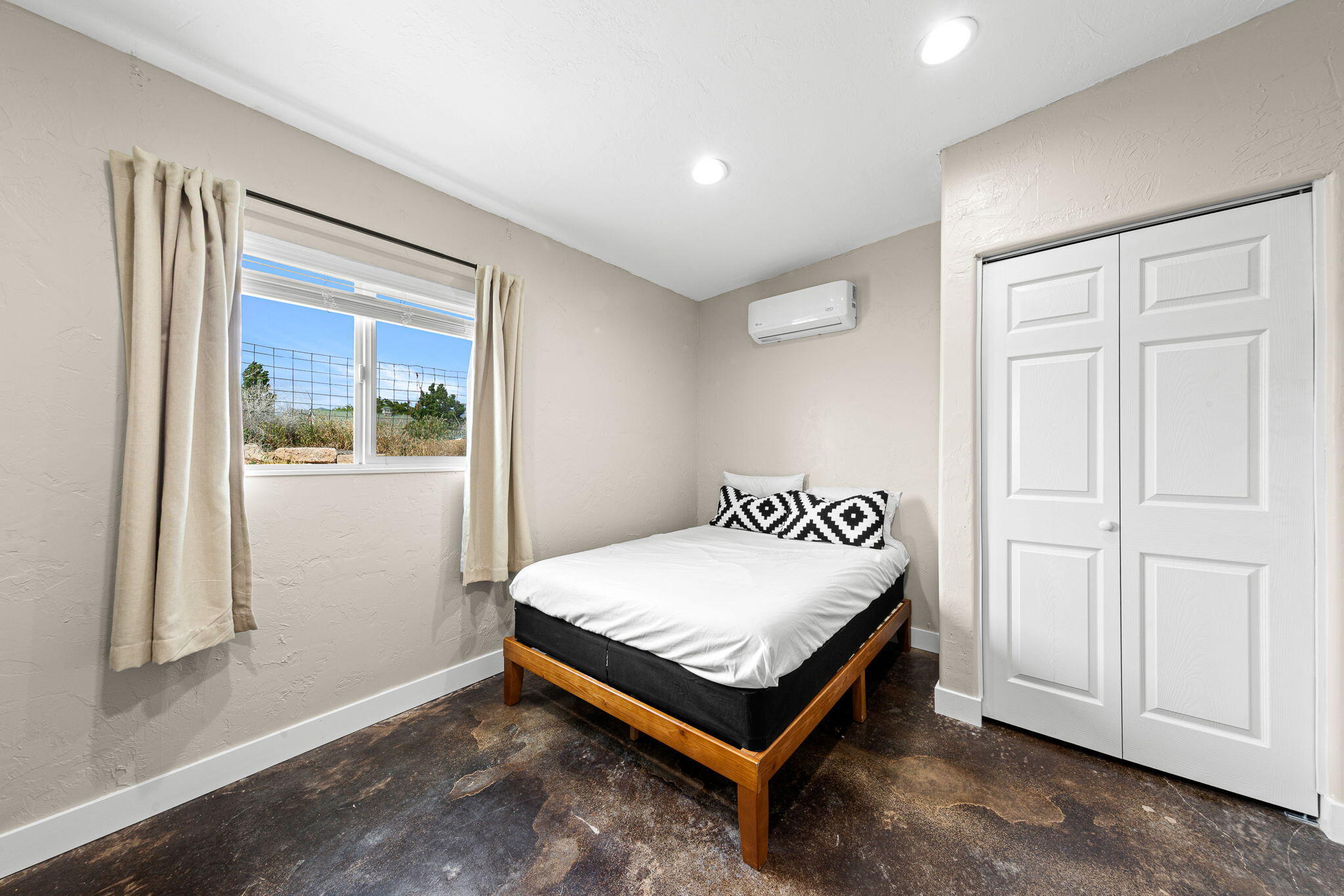 DIAMOND VALLEY ACRES - Residential