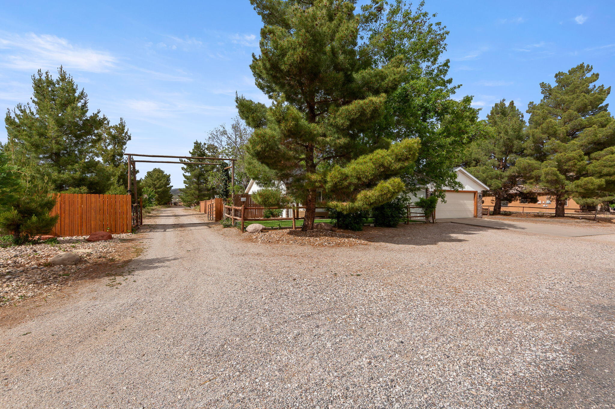 DIAMOND VALLEY ACRES - Residential