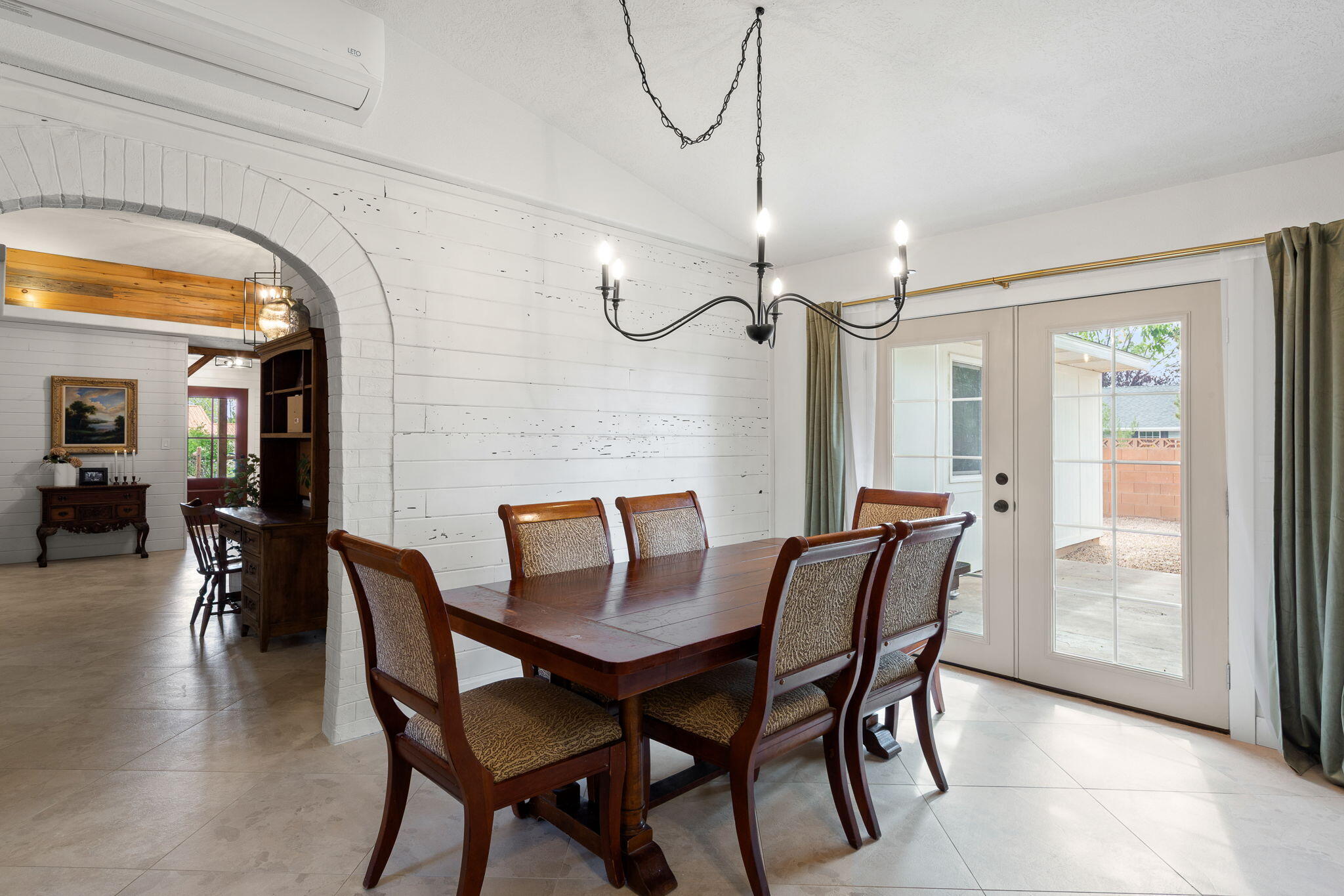 DIAMOND VALLEY ACRES - Residential