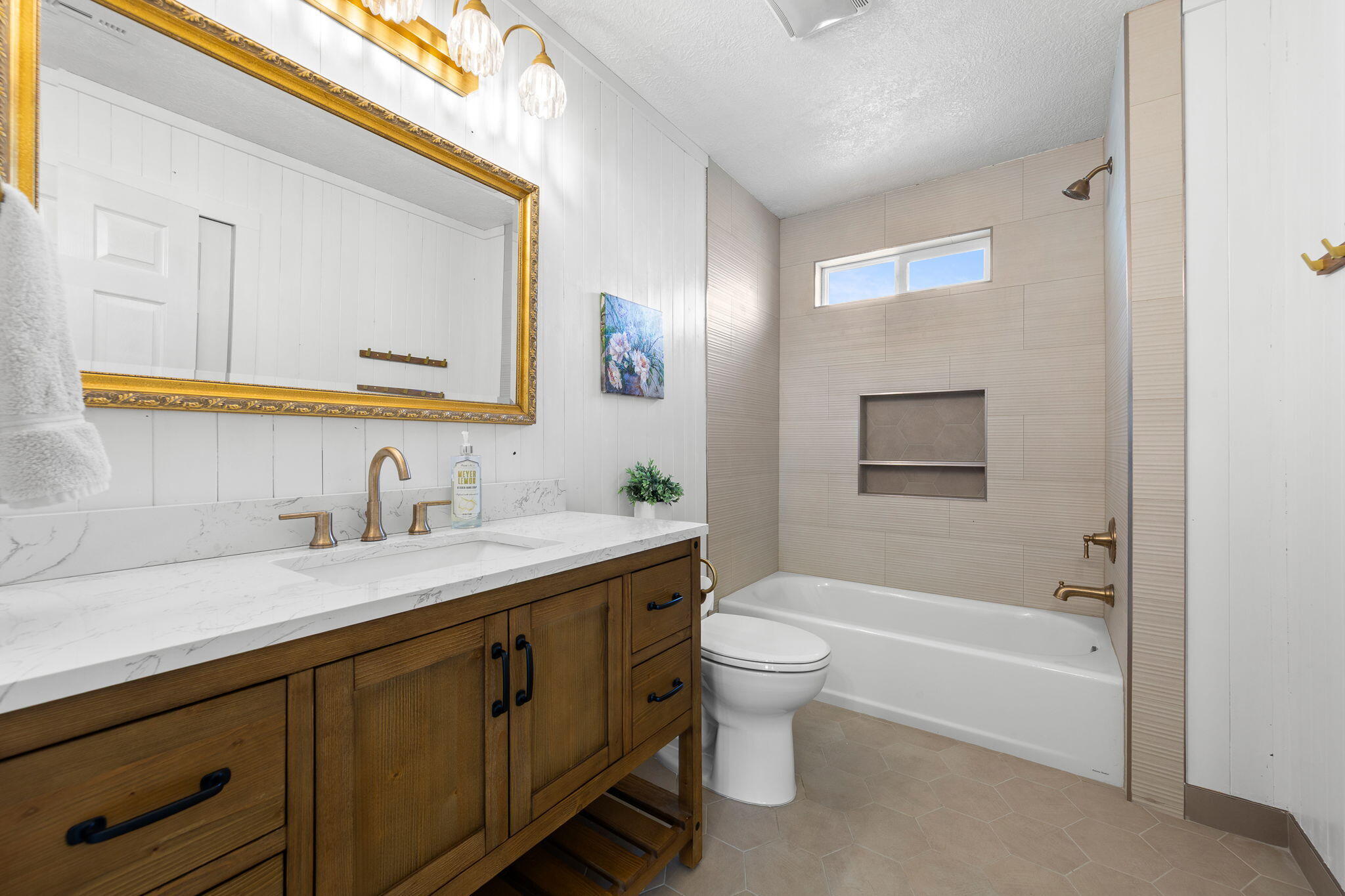 DIAMOND VALLEY ACRES - Residential
