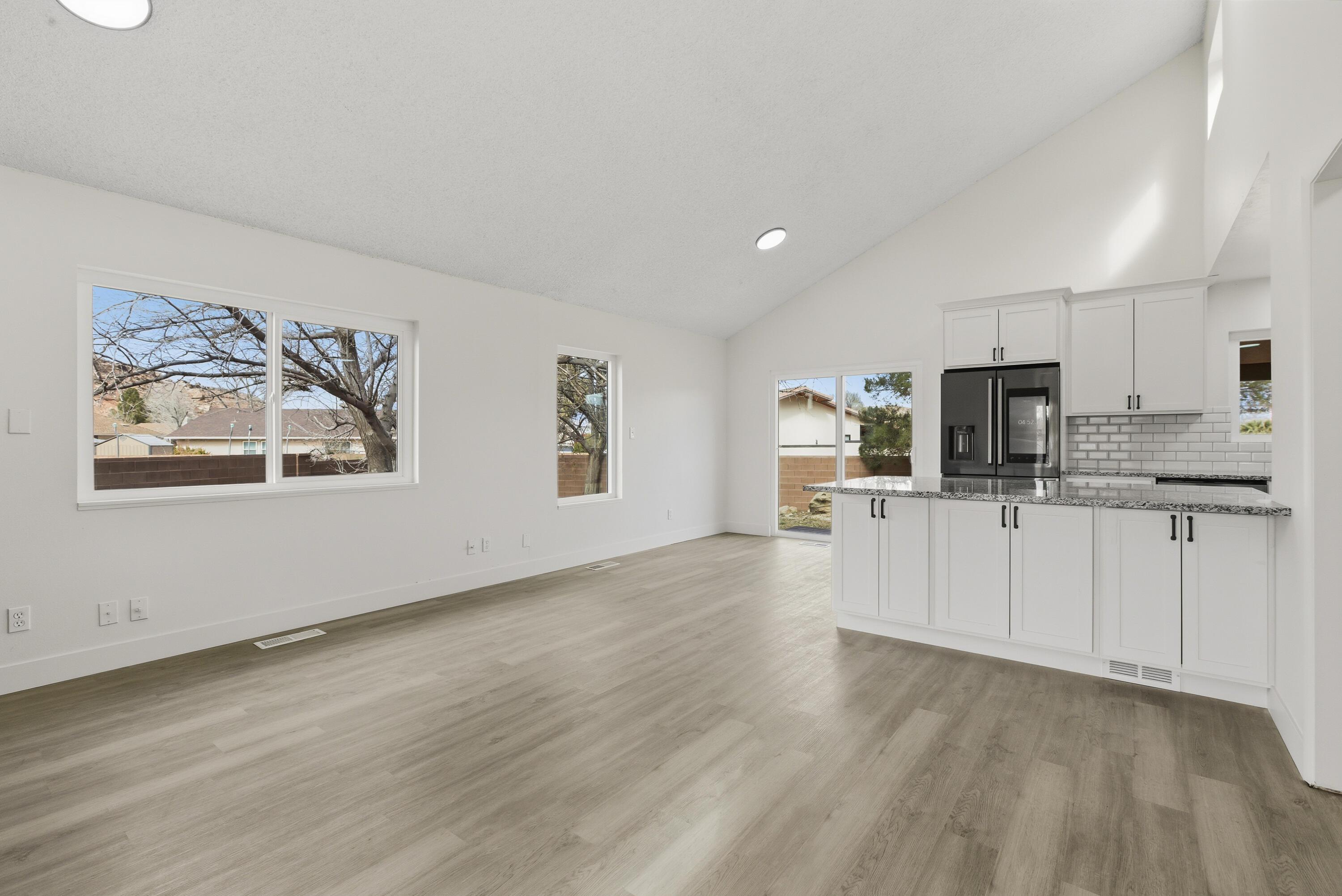 BLOOMINGTON HILLS - Residential