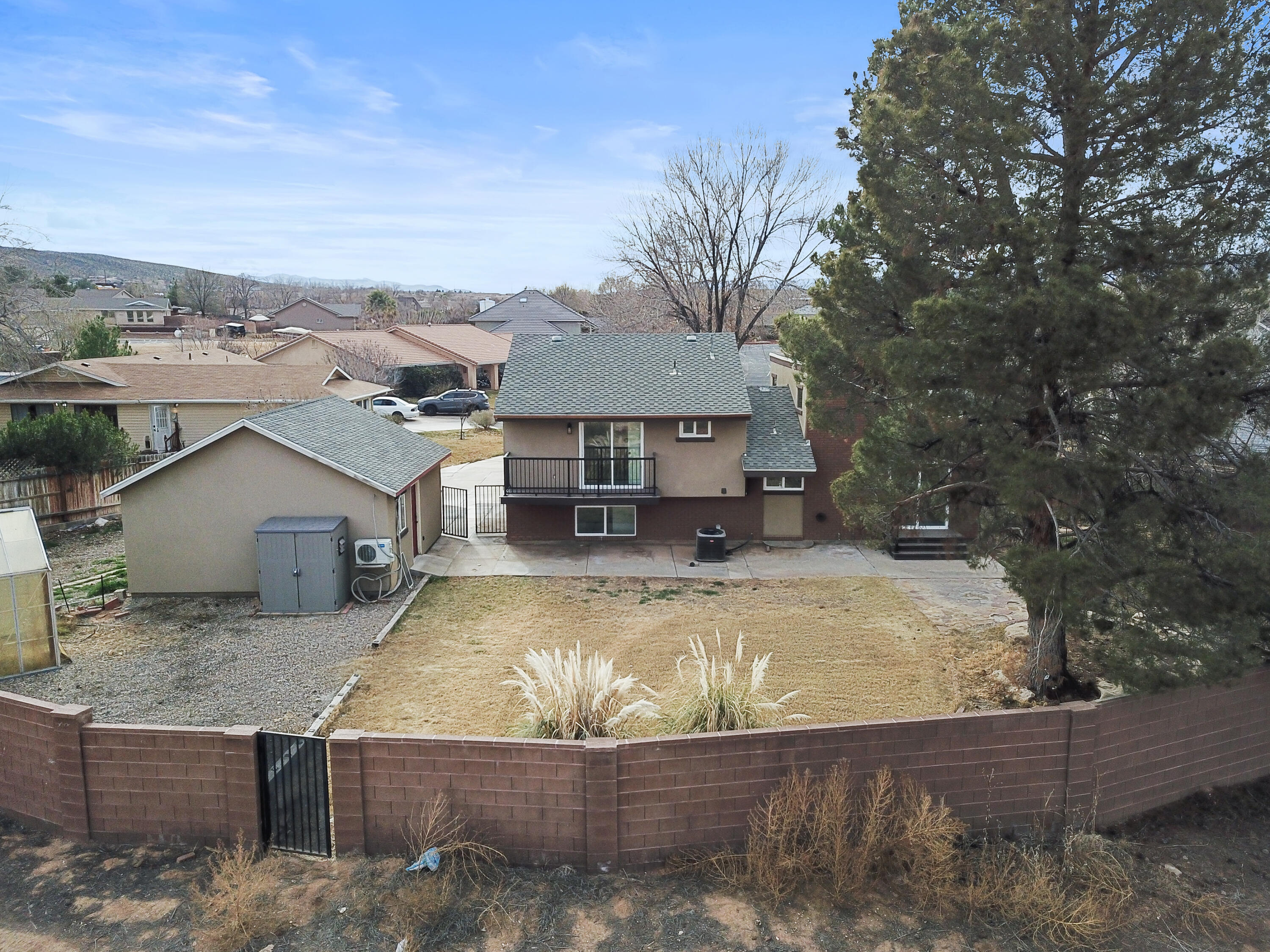 BLOOMINGTON HILLS - Residential