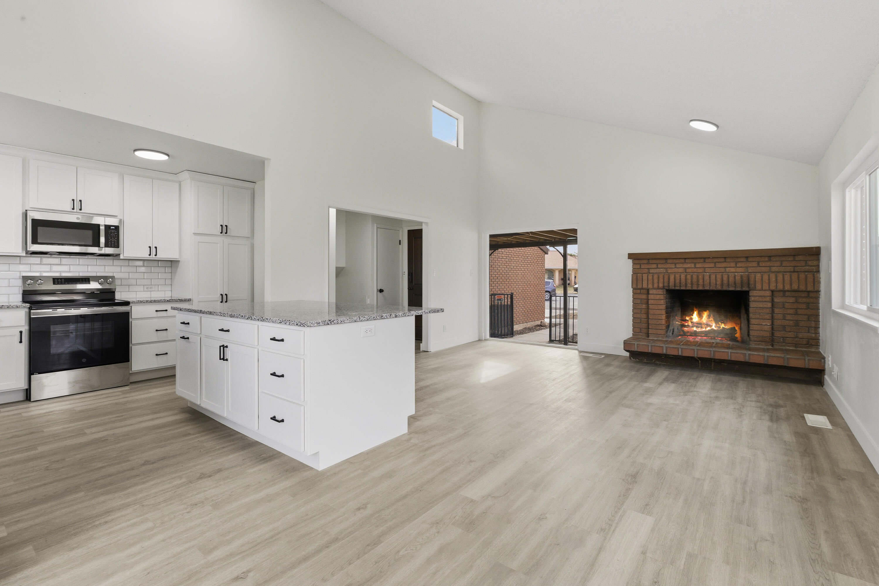 BLOOMINGTON HILLS - Residential