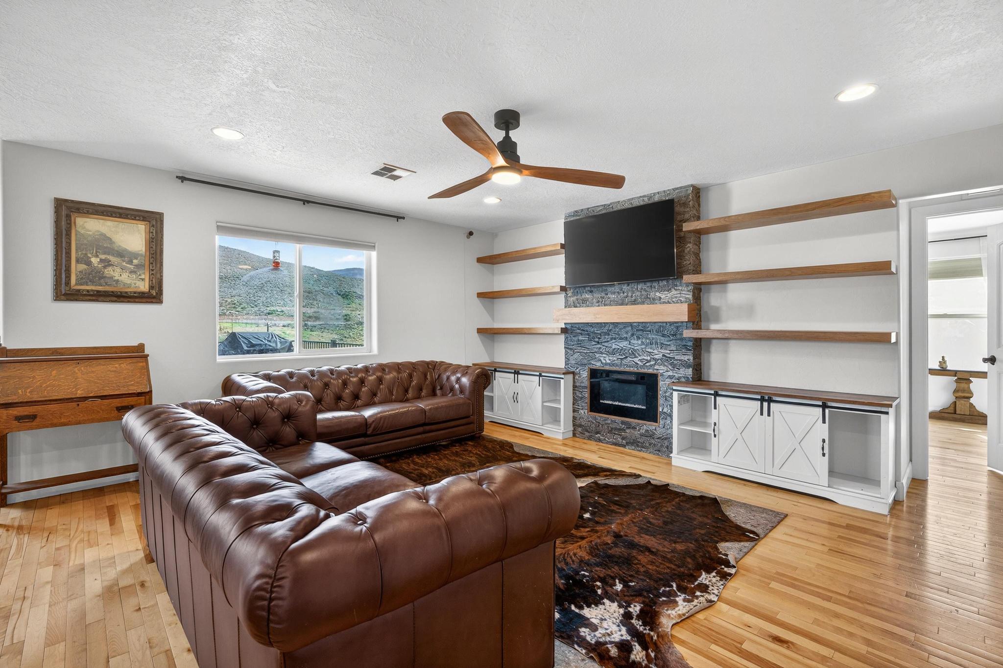 ALMOND HEIGHTS PARK - Residential