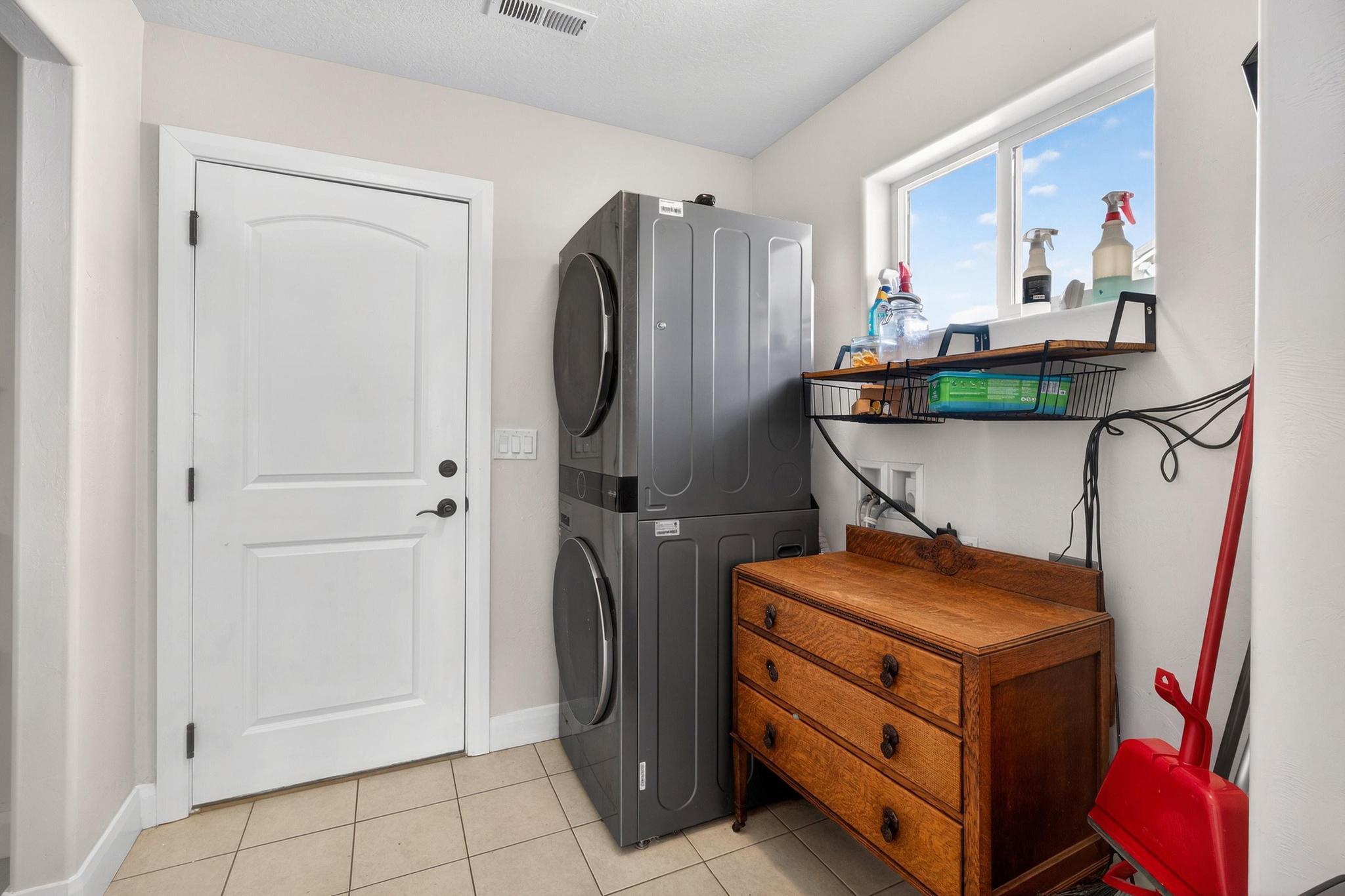 ALMOND HEIGHTS PARK - Residential