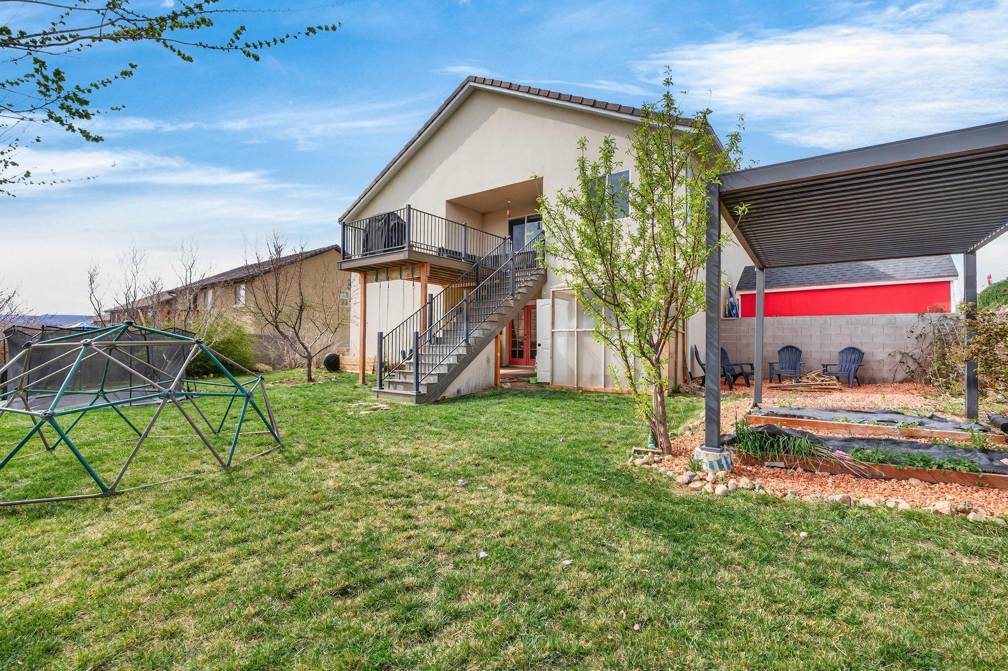 ALMOND HEIGHTS PARK - Residential