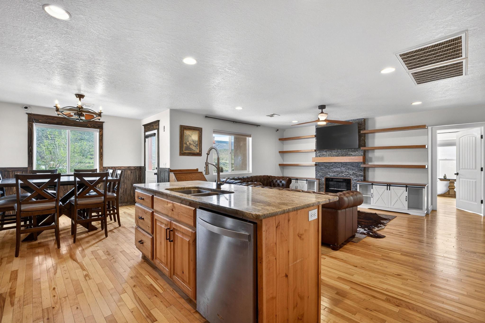 ALMOND HEIGHTS PARK - Residential