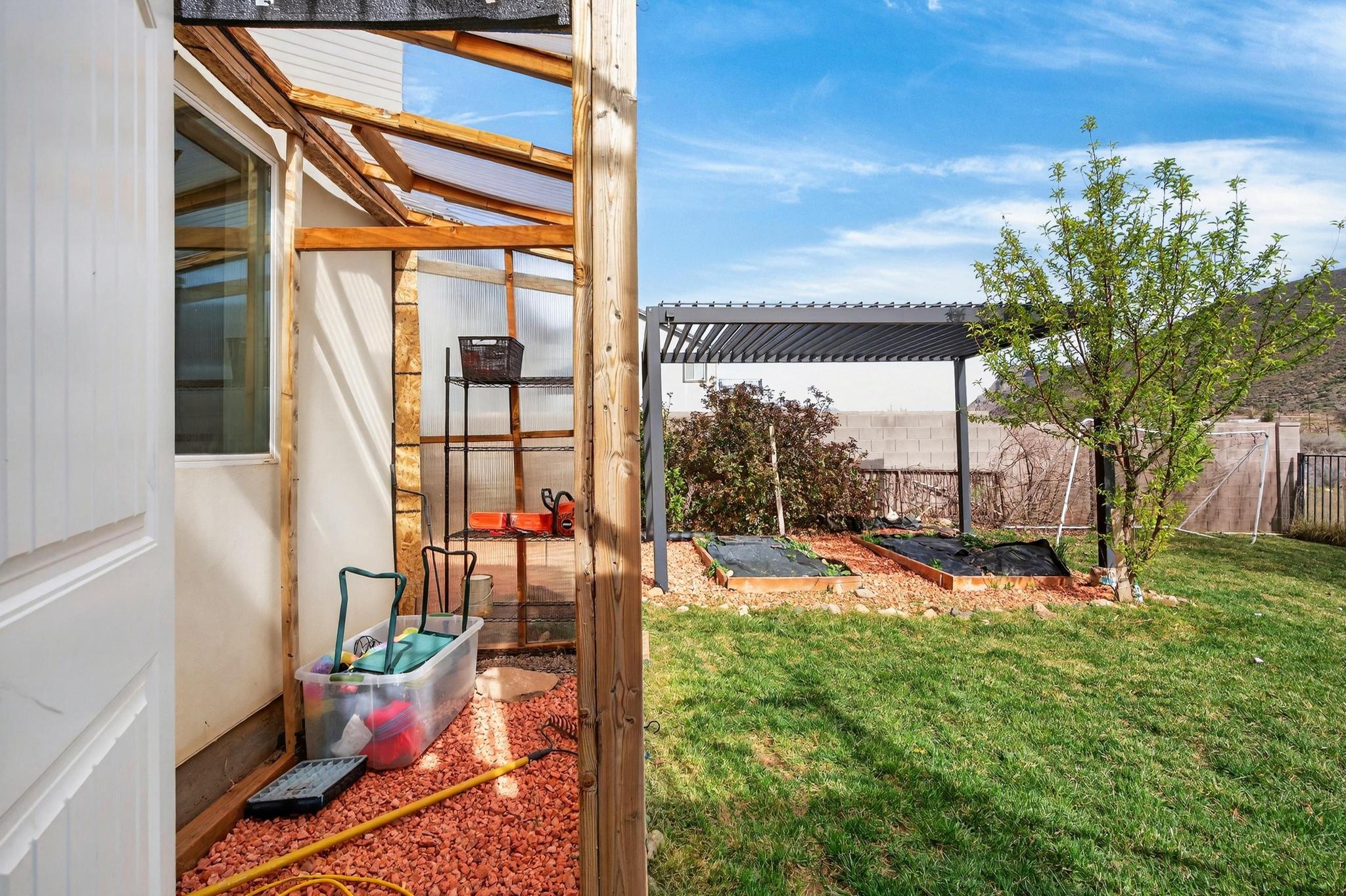 ALMOND HEIGHTS PARK - Residential