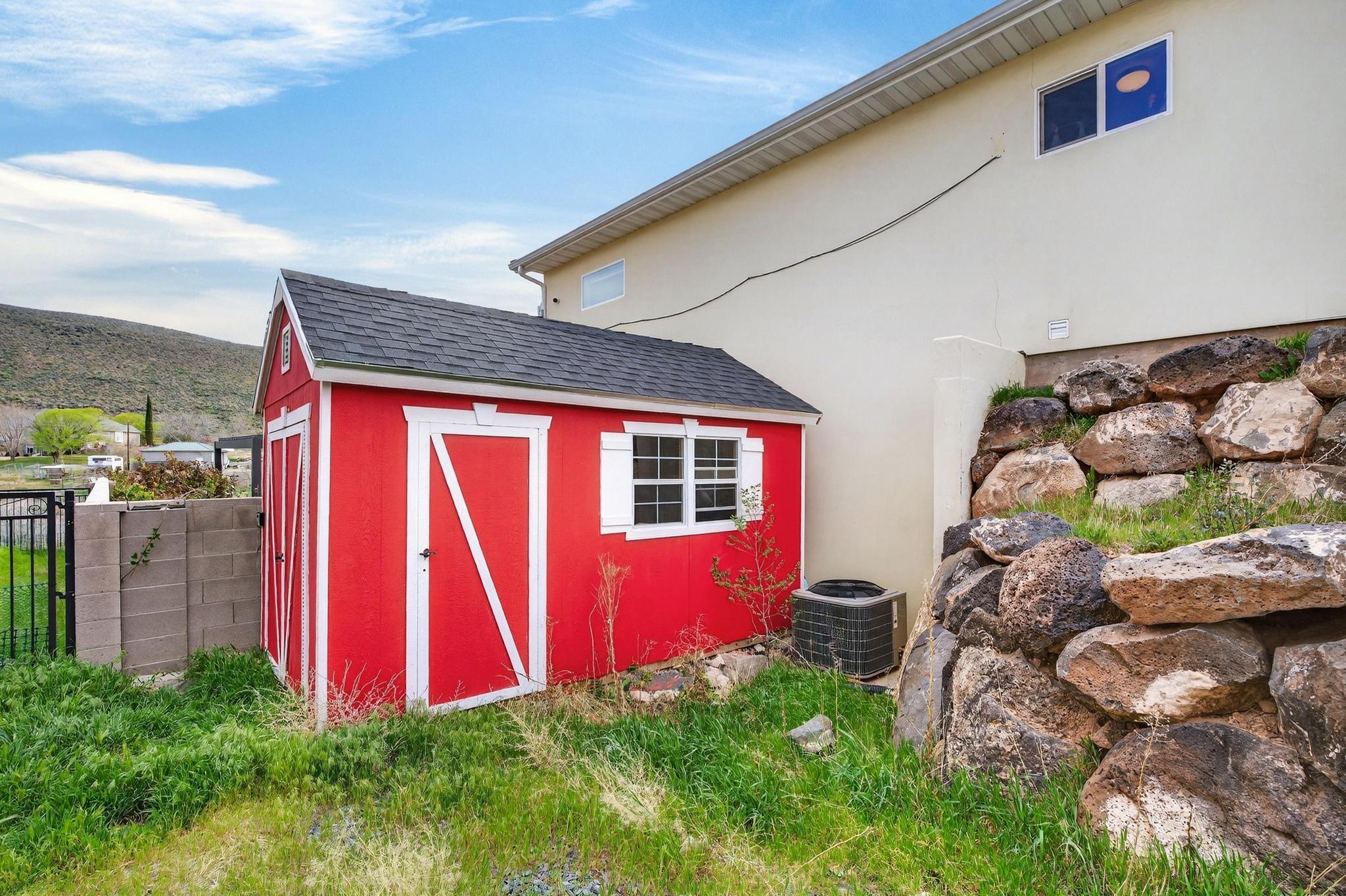 ALMOND HEIGHTS PARK - Residential