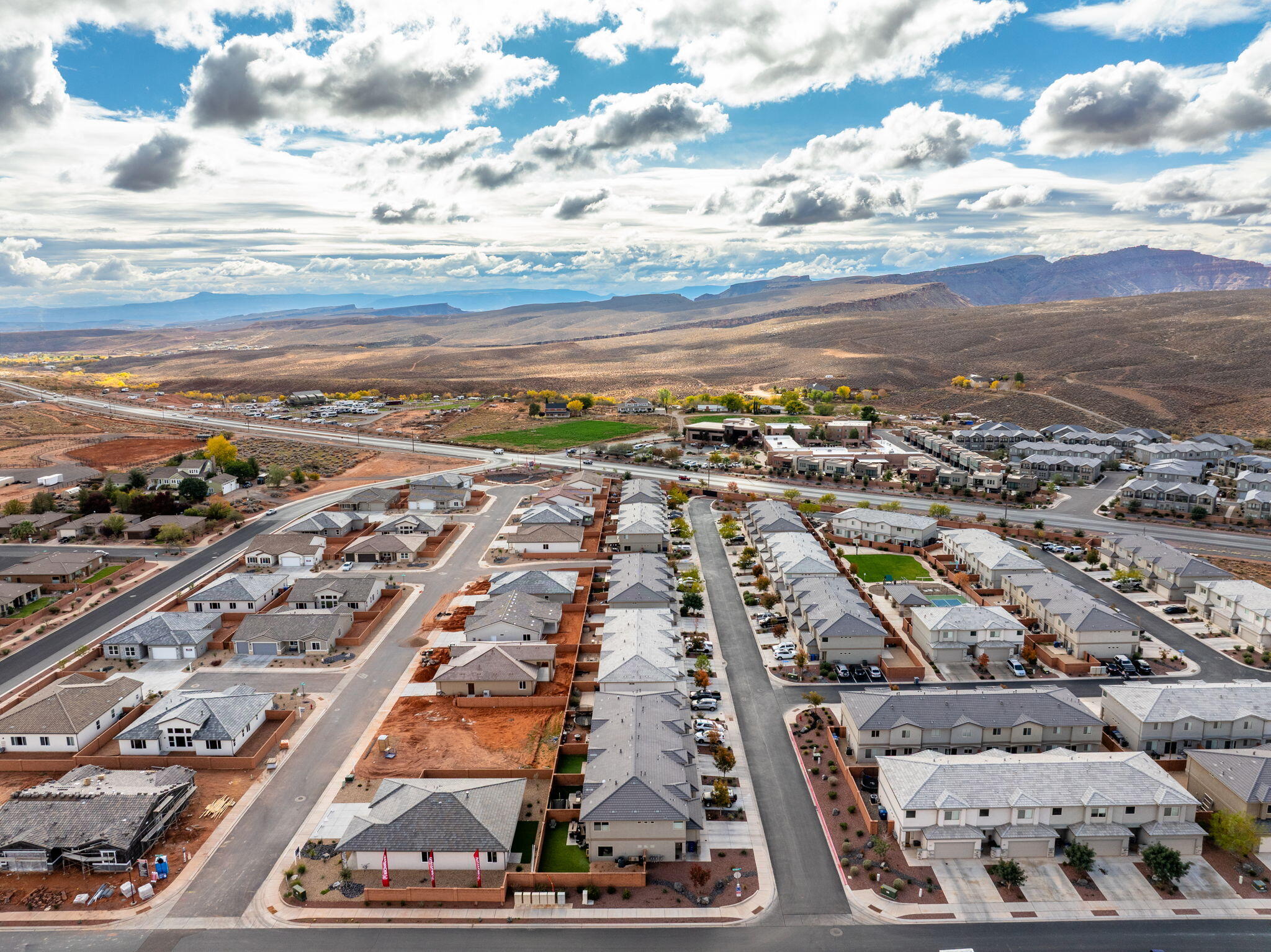 RED MOUNTAIN VISTAS TH - Residential